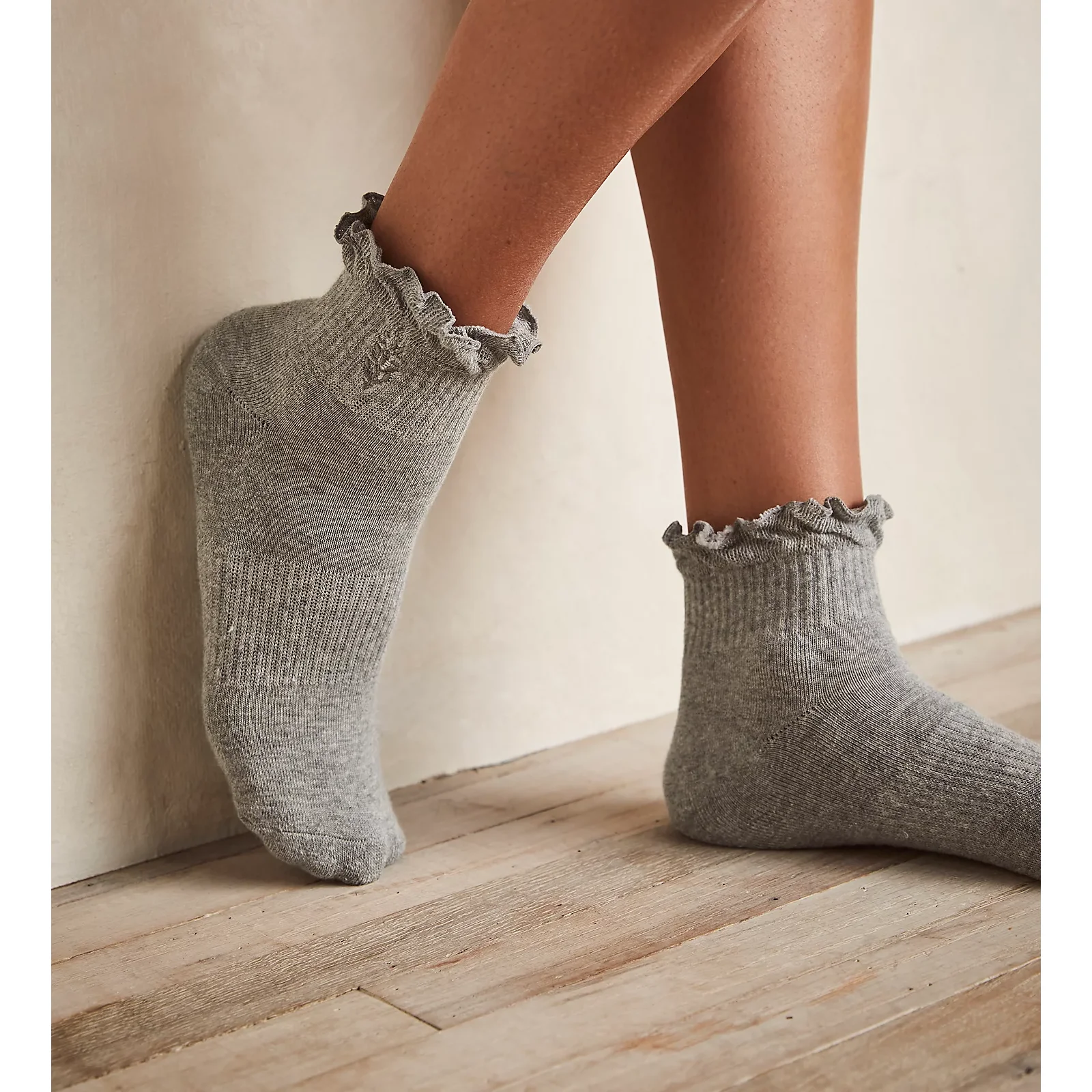 Custom Logo Embroidery Cotton Girls Pilates Grip Neon Green Colorful Ruffle Yoga Socks