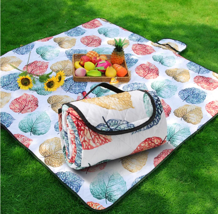 Hot Sale Waterproof picnic blanket Custom Sandfree Foldable Travelling Mat Multilayer Beach Blanket with Straps