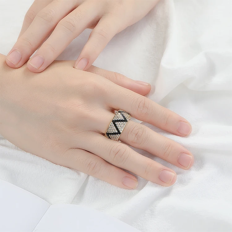 
Dubai fashion jewelry cz couples wedding set 12 carat crown diamond engagement ring 18 k gold pave rings 