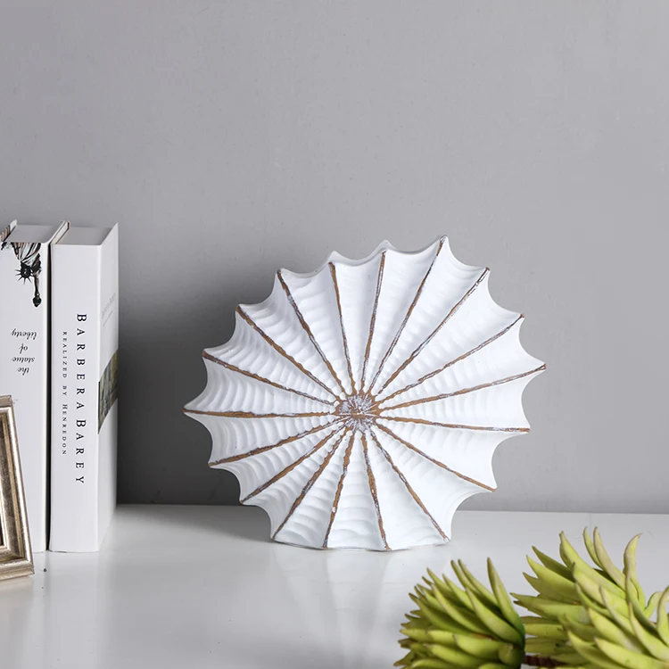 Creative Design Relief Surface Art Decoration Vintage Resin Flower Vase for Wedding Decor