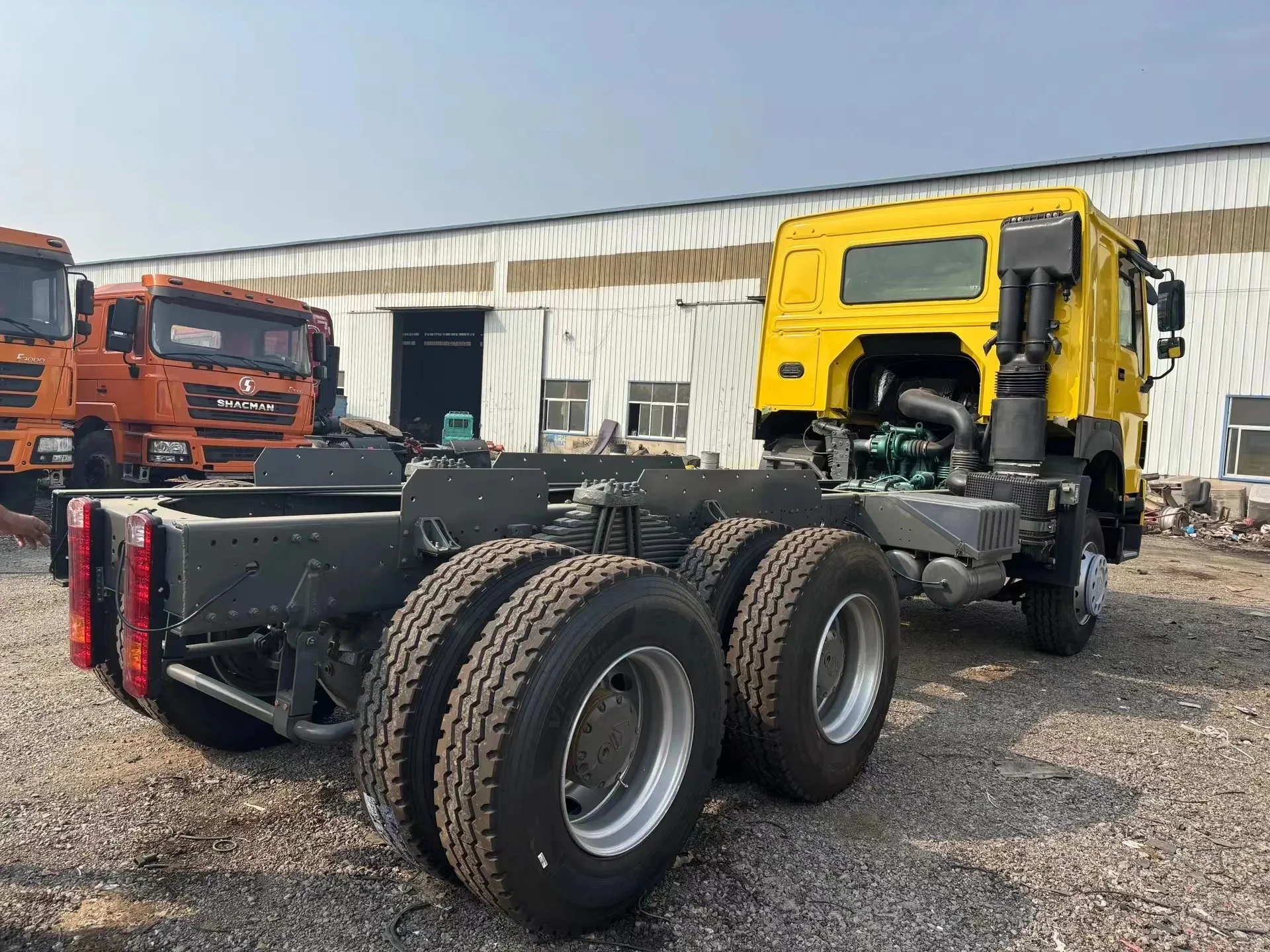 Howo Sinotruk A7 420 Trucks 6*6 CNG Used Tractor Heavy 8x4 Drive Wheel Right Steering Diesel Fuel
