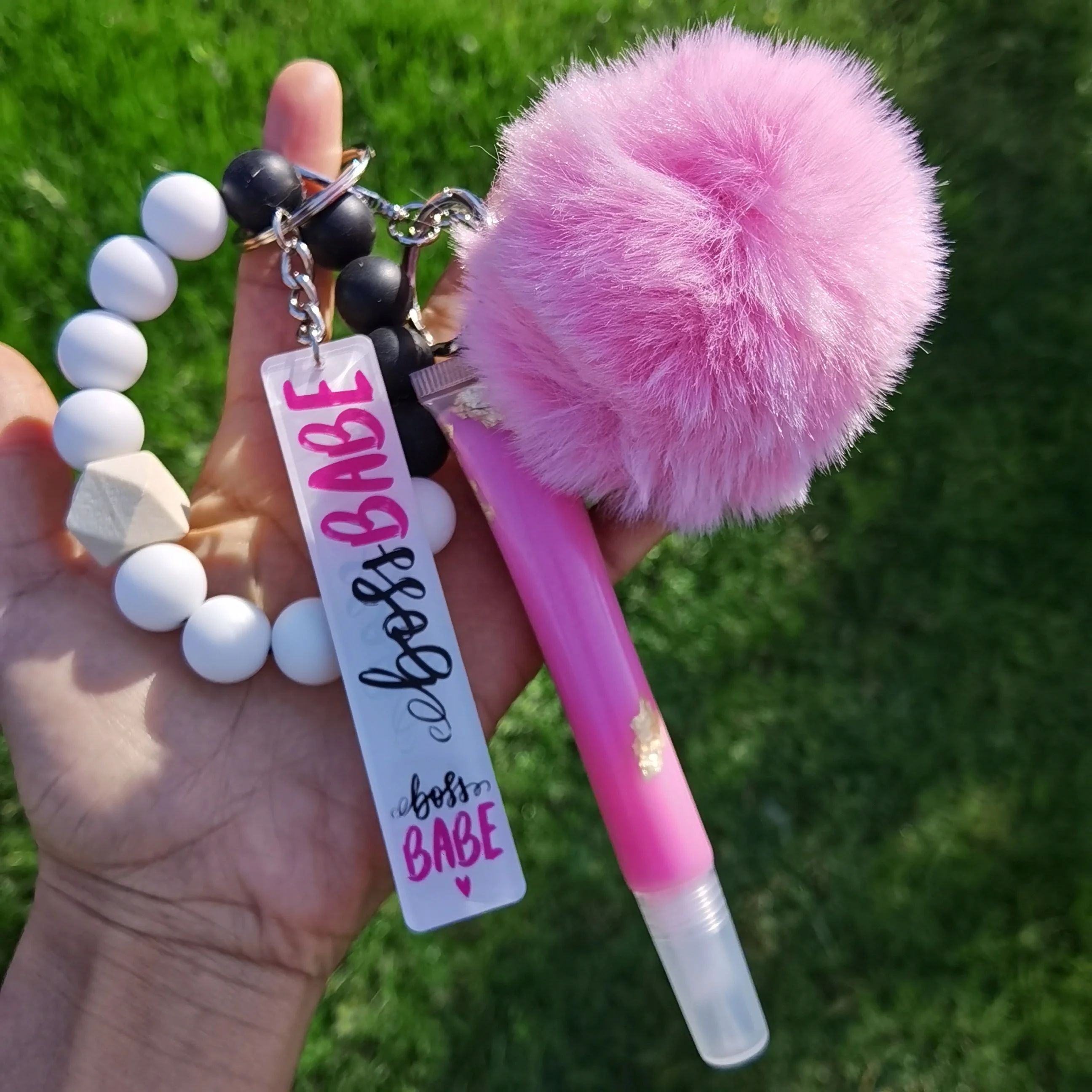 Gifts Novelty Valentines Day Wedding Guests Car Keychains Pom Keychain Cute Luxury Designer Beads Bracelet Round Bead Gift Set