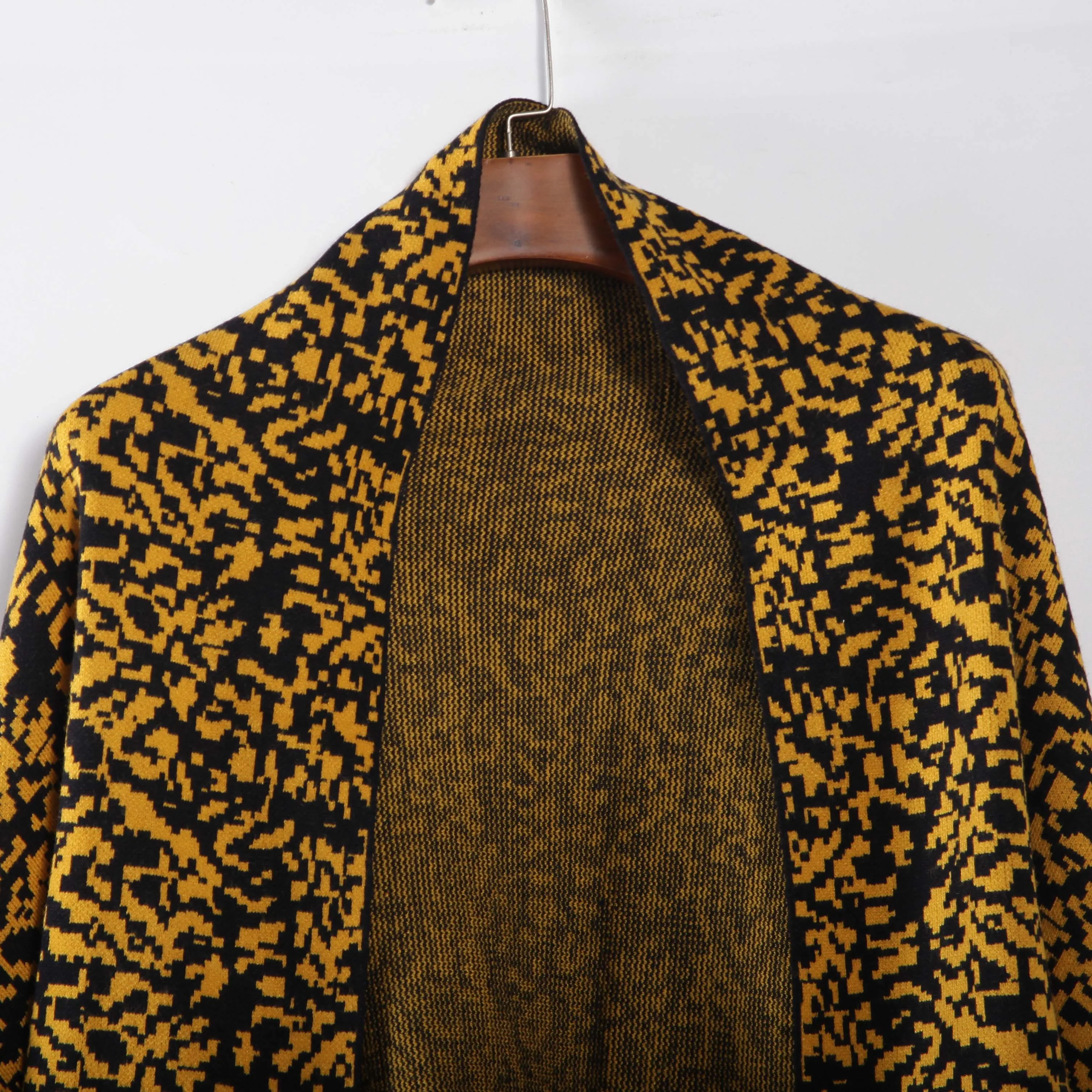 Wholesale 2020 Hot Sale Thick Winter Women Jacquard Pattern Knitted Poncho Cloak For Women