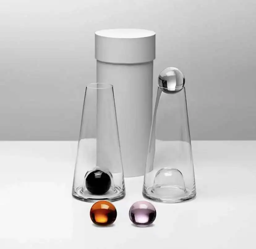 Custom Made Creative Heat-resistant Glass Large Volume Juice Jug Glass Tea Water Pot with Magic Ball Stopper