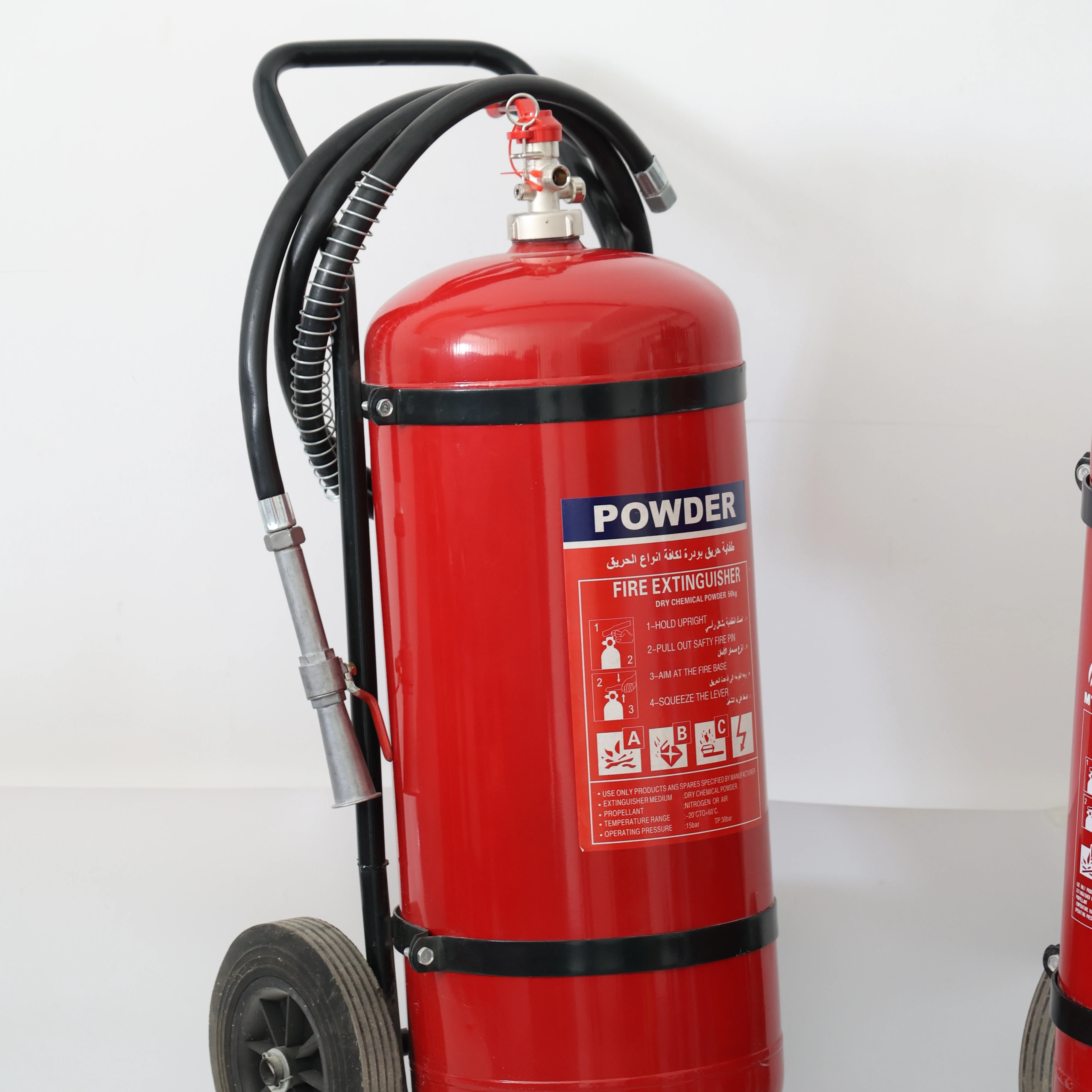 Огнетушитель на колесиках с сухим порошком, 50 кг, 40% ABC