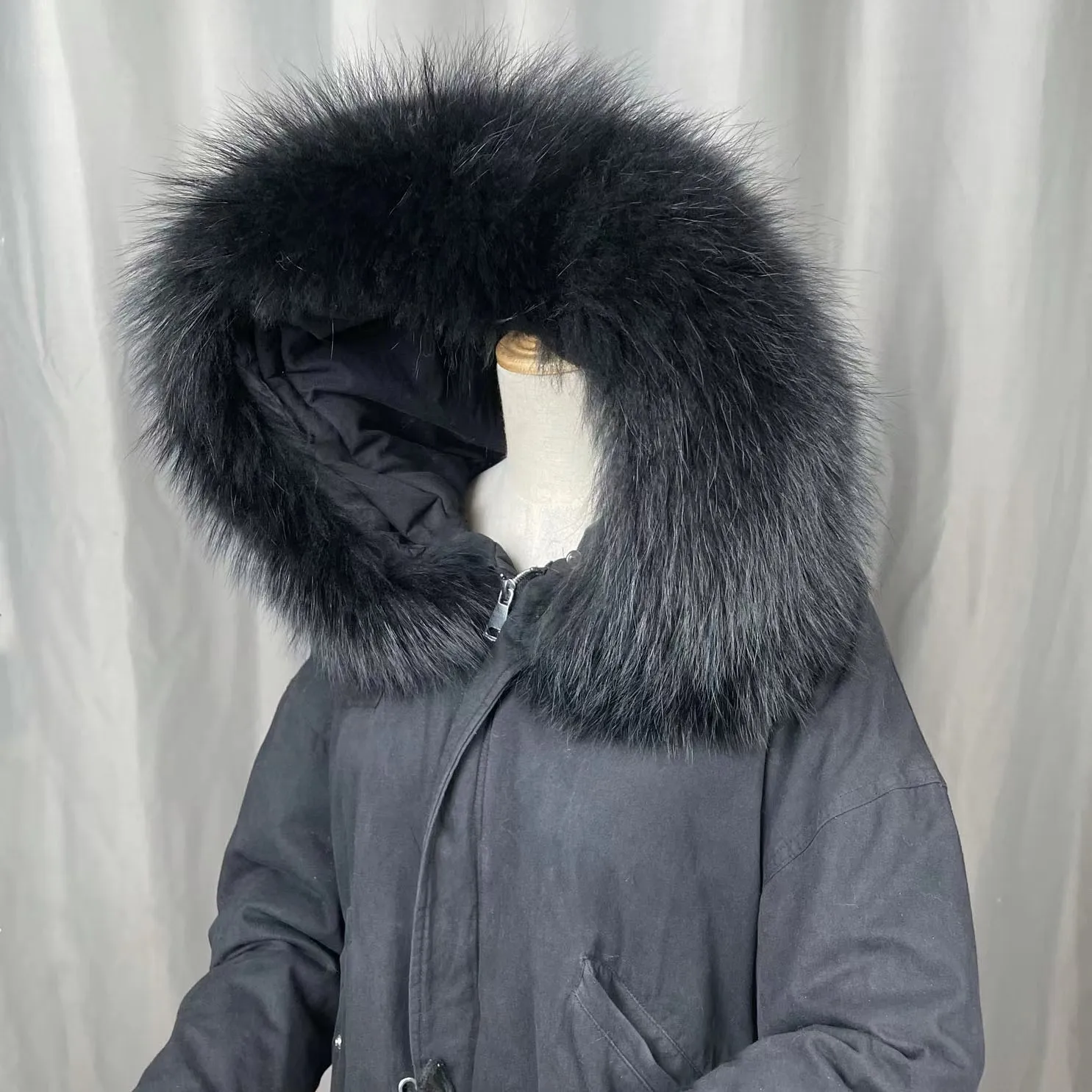 Зимний воротник из меха енота