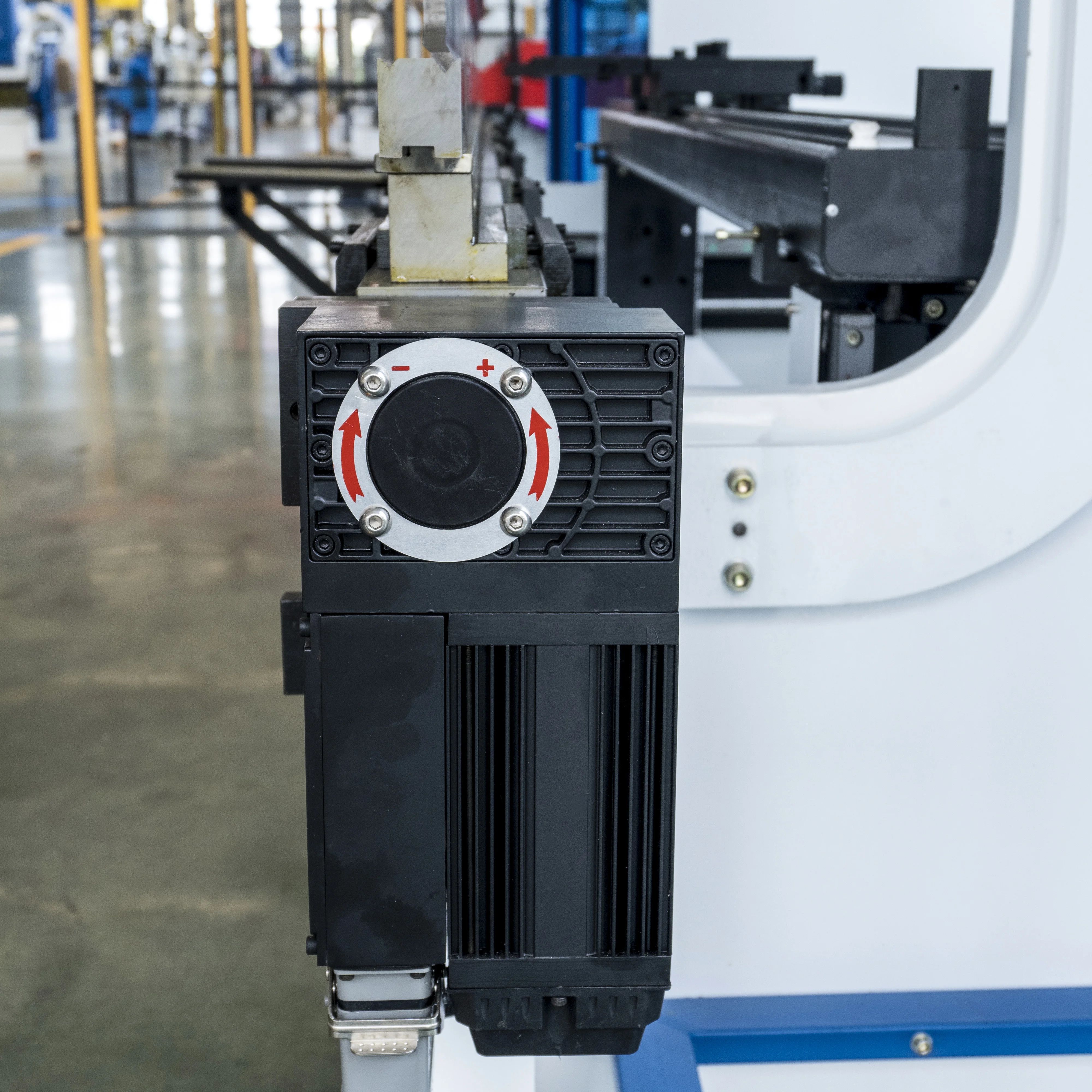 135 ton 4 meter 3d sheet metal servo bending machine cnc hydraulic press brake machine