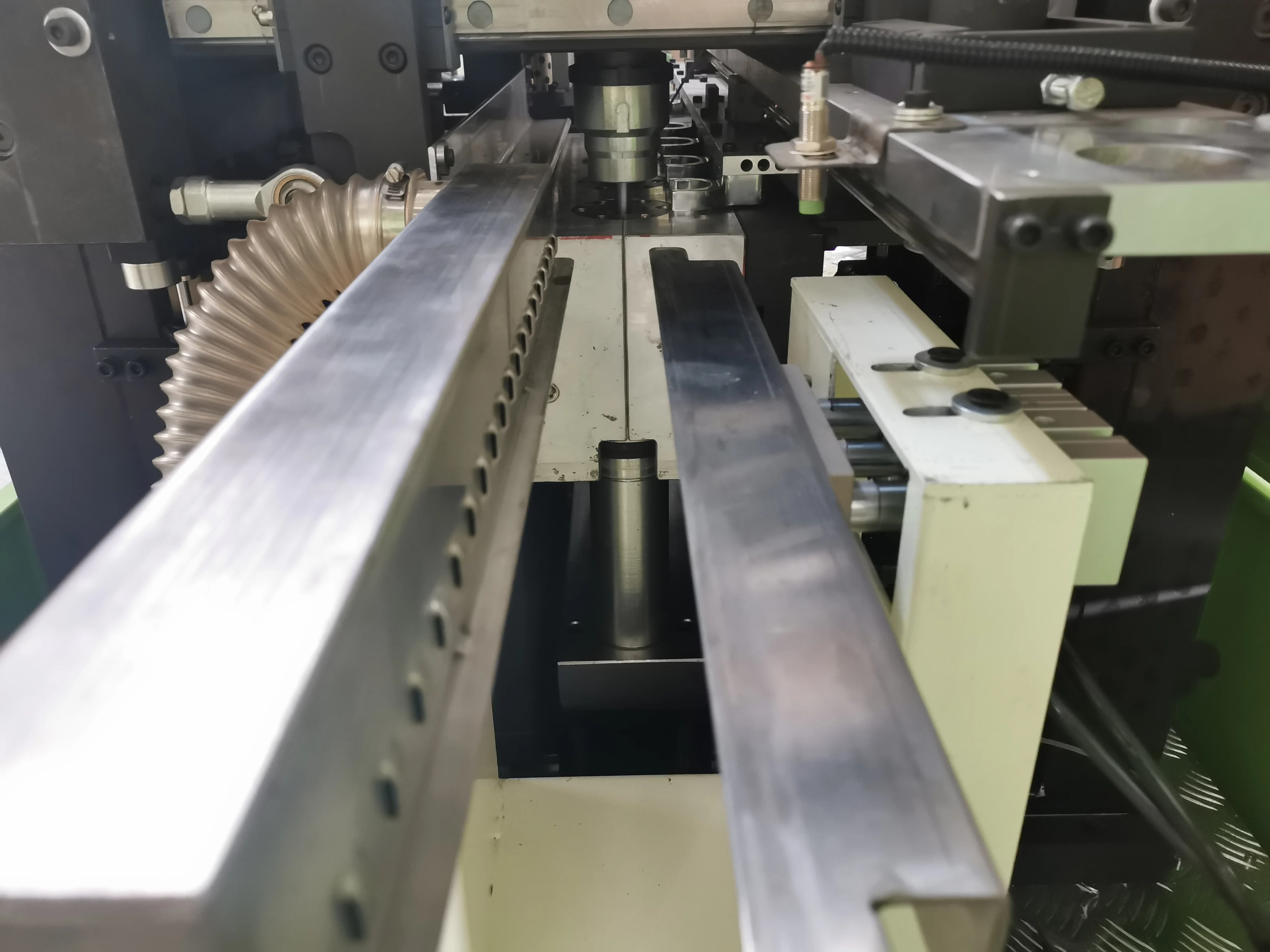 OGB-4SS Fast Speed Plastic Pet Bottle Making Machine For Lactic Acid Bacteria Drinks Bottles