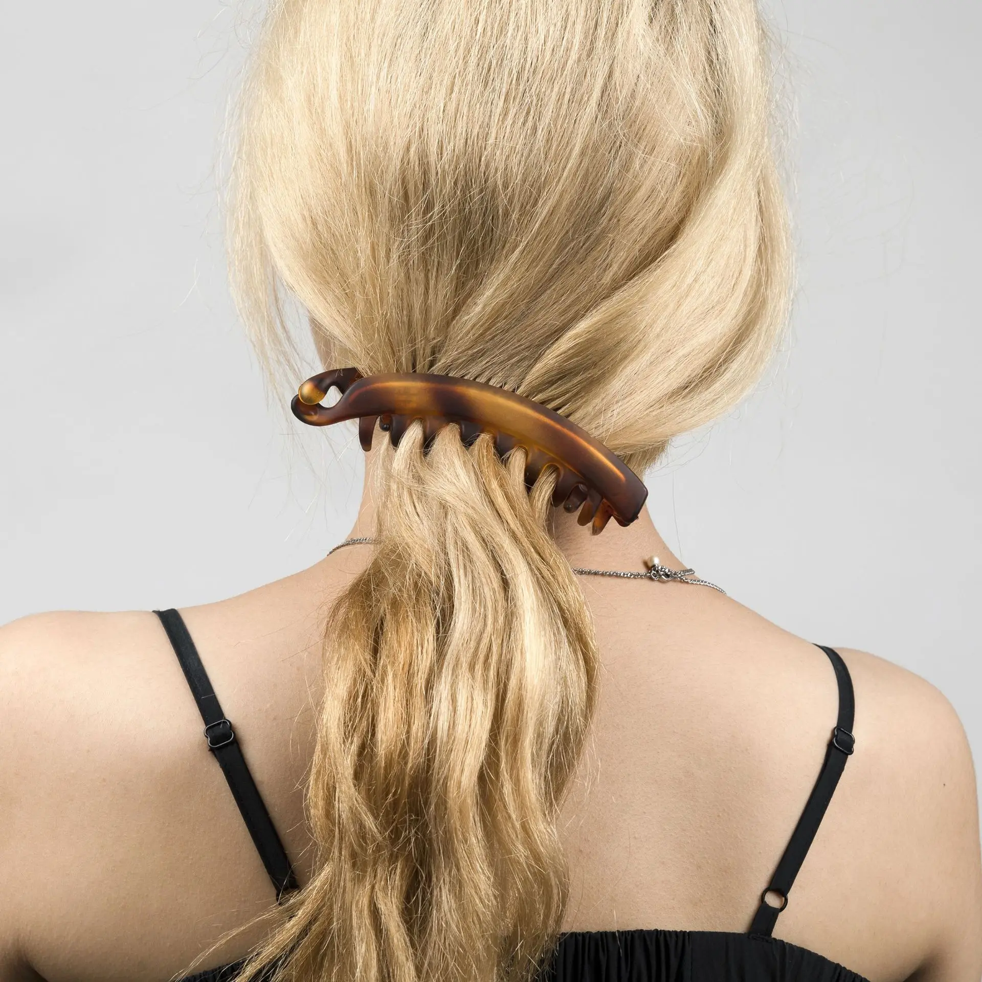 Wholesale Hot Selling Banana Hair Clip 13cm Large Plastic Matte Ponytail Holders Hair Clips Women Hair Accessories