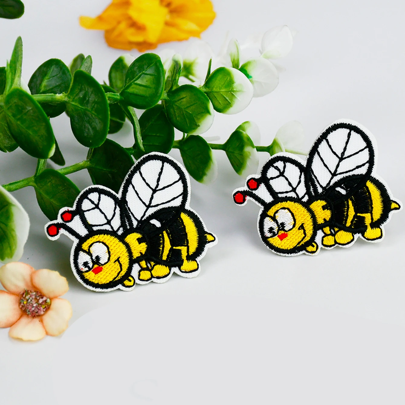 10PCS Cute Bee Embroidered Patches Cartoon Yellow Iron/Sew On Embroidered Bee Patches for Kids Animal Appliques Badge Decor