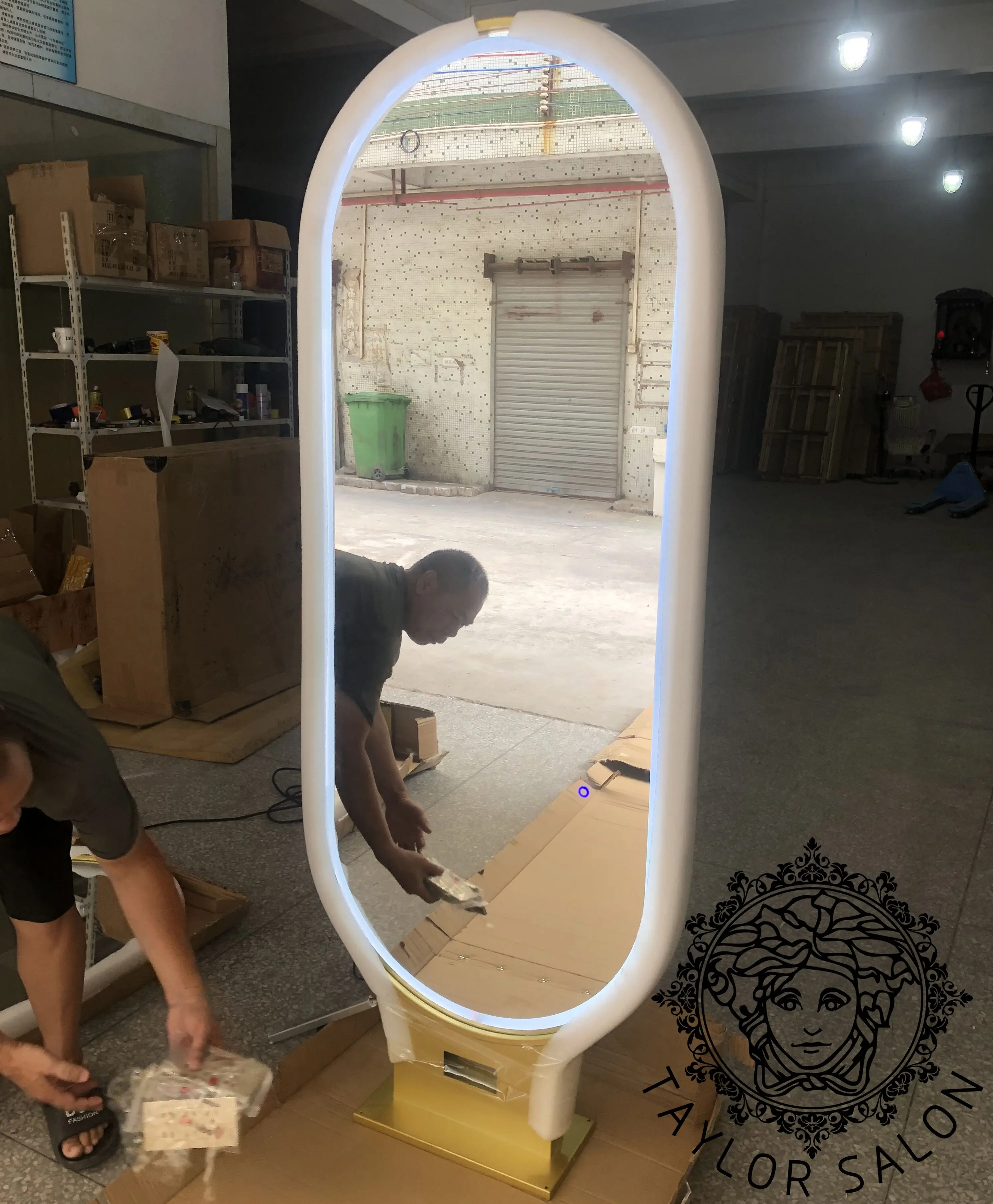 Salon furniture barbershop mirror with LED lights full body mirror station double sided floor-to-ceiling mirror