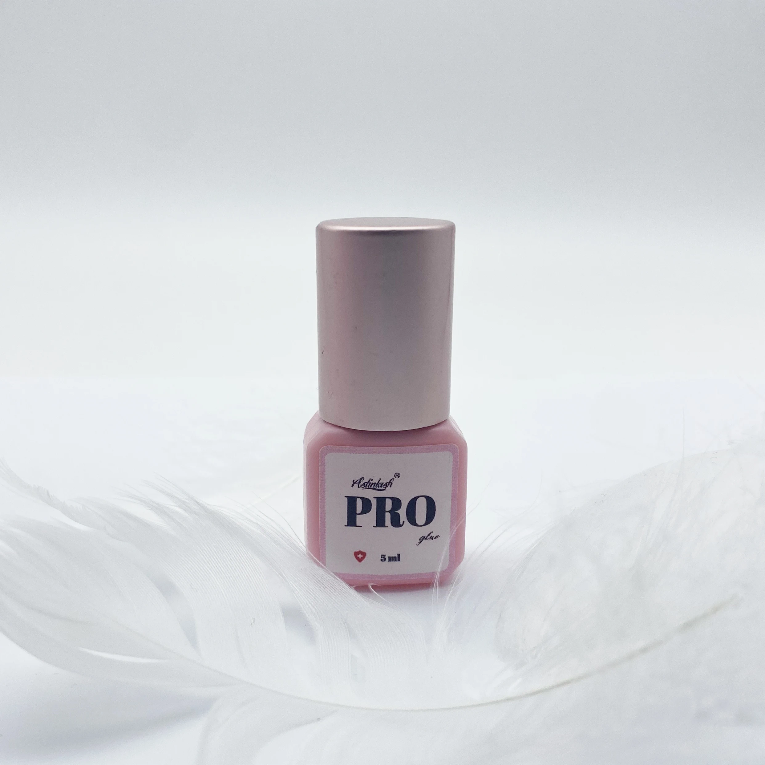 2022 New Professional Latex Free and Hypoallergenic Lash Glue Pink Color Lash Glue for Individual Lash with Pink bottles