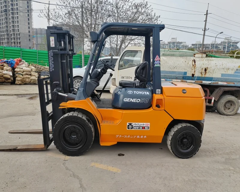 Japan original TOYOTA 5 ton 7FD50 used secondhand diesel forklift with spare parts and low hours for sale