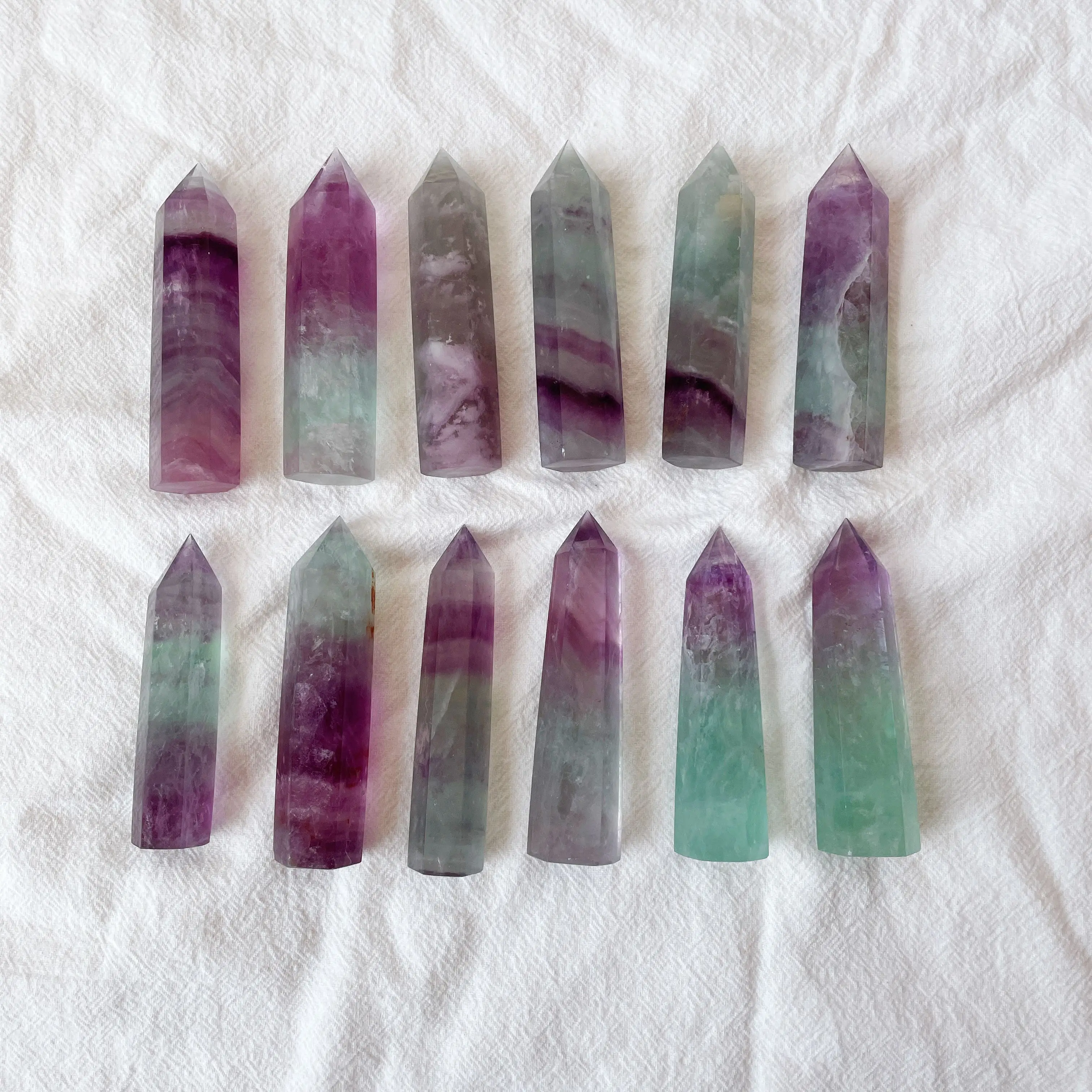 Оптовая продажа, натуральные кристаллы, лечебный камень, водный флюорит, зеленая и винная палочка, Радужный флюорит, кварцевый кристалл, башня
