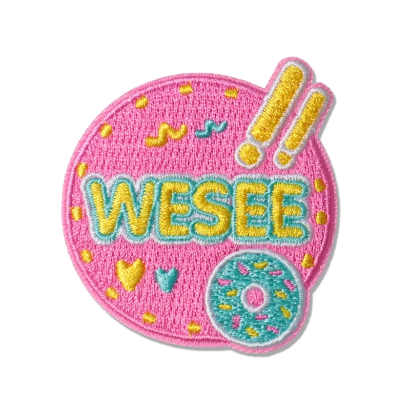 Новейшие индивидуальные милые самоклеящиеся черно-белые вышитые нашивки для одежды