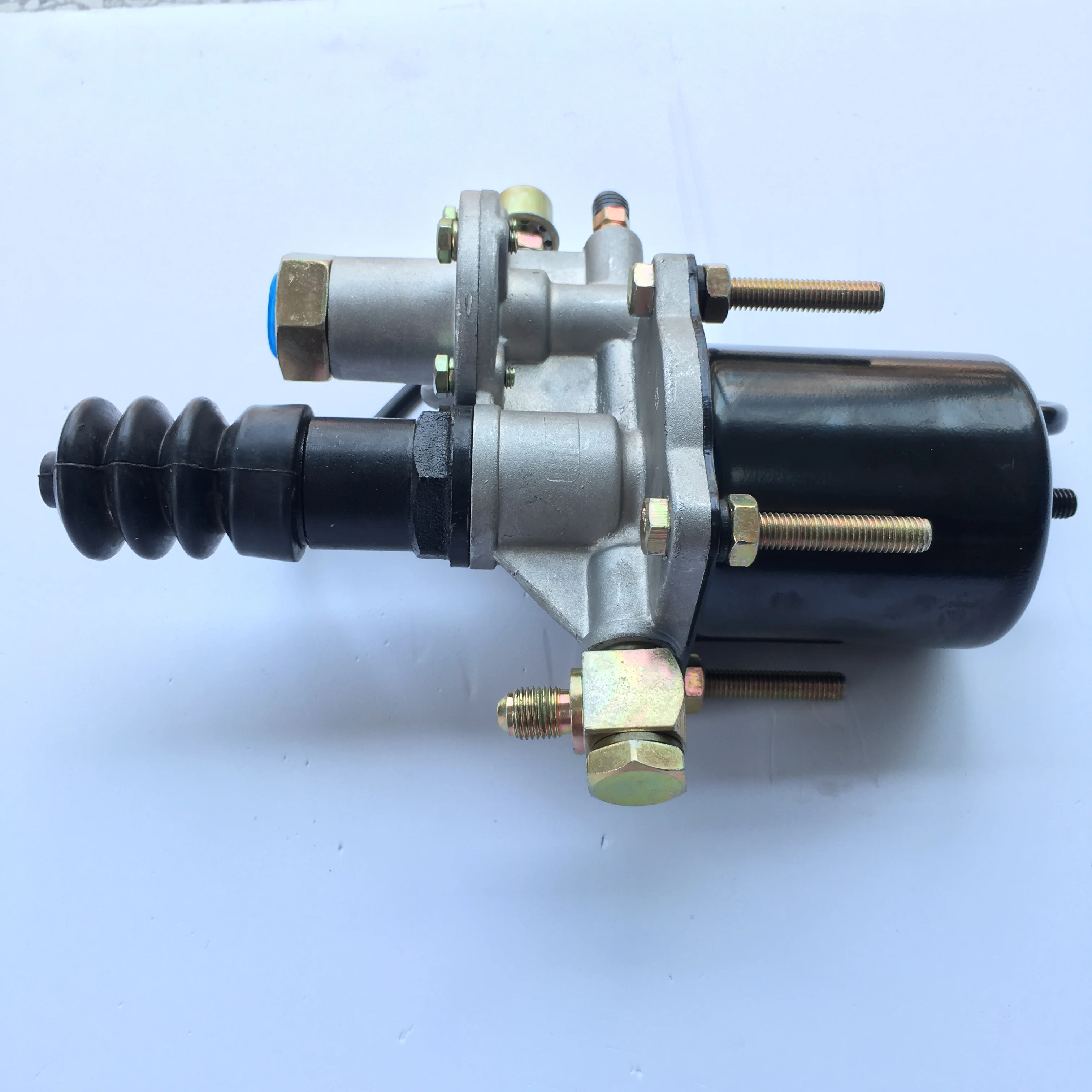 Dongfeng School Bus 153-70 clutch booster manufacturer direct truck chassis spare parts, transmission system spare parts