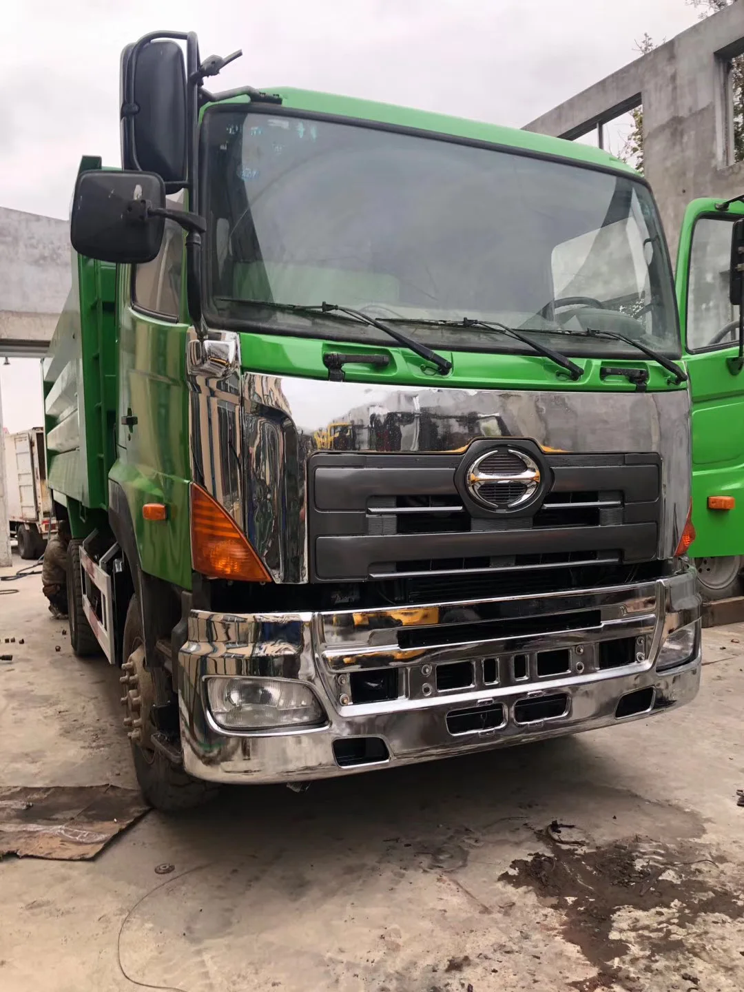 Б/у самосвал HINO 6x4 в сильном рабочем