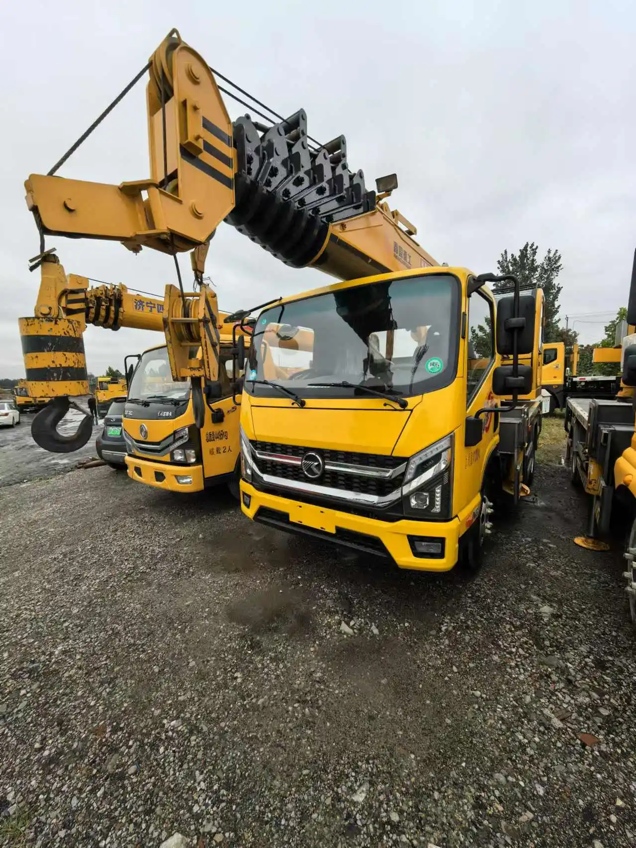 High Quality Wholesale All Terrain Crane With Telescopic Boom For Efficient Lifting And Heavy Duty Applications In Construction
