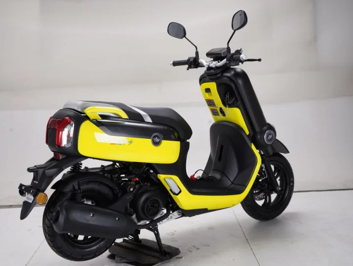 Popular Design Efi Technology Air-cooled Petrol Gas Scooter Yamaha Motor 125CC