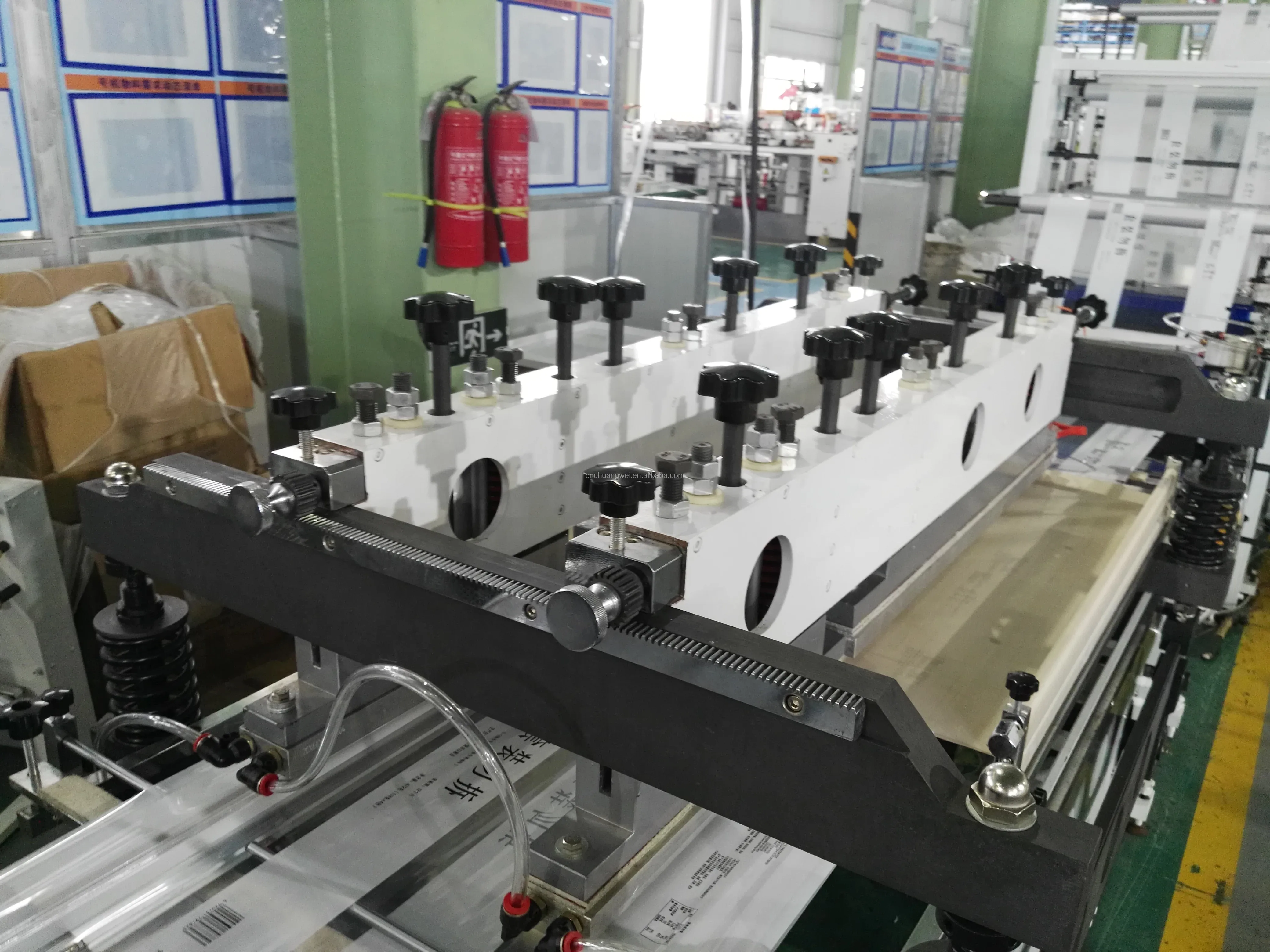 Customizable plastic lamination stand up spout pouch making machine 3 side sealing Vacuum bag forming machine