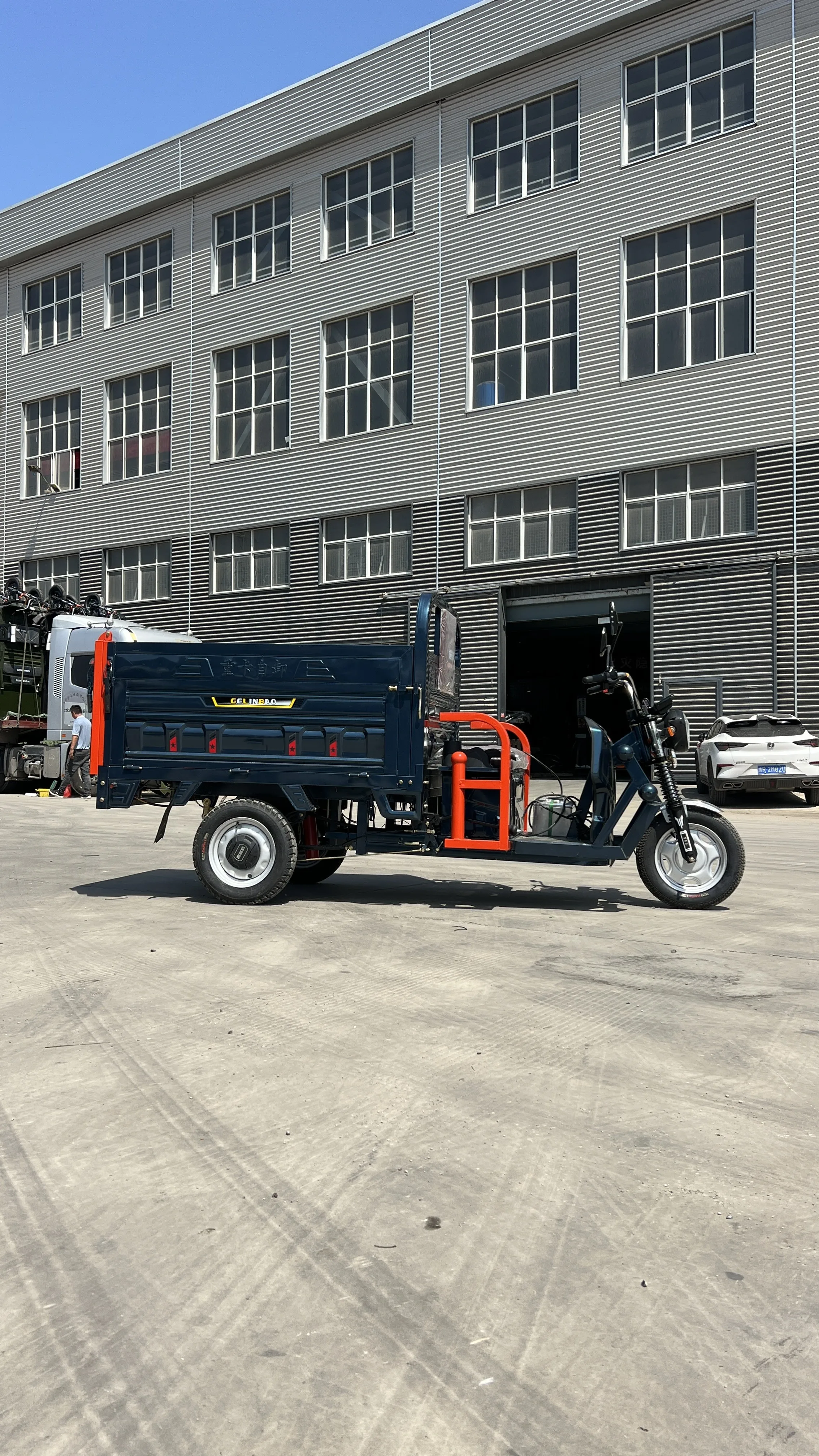 factory price  electric tricycle big cargo box heavy load Hydraulic dump hoist tricycle cargo for farm  electric cargo tricycle