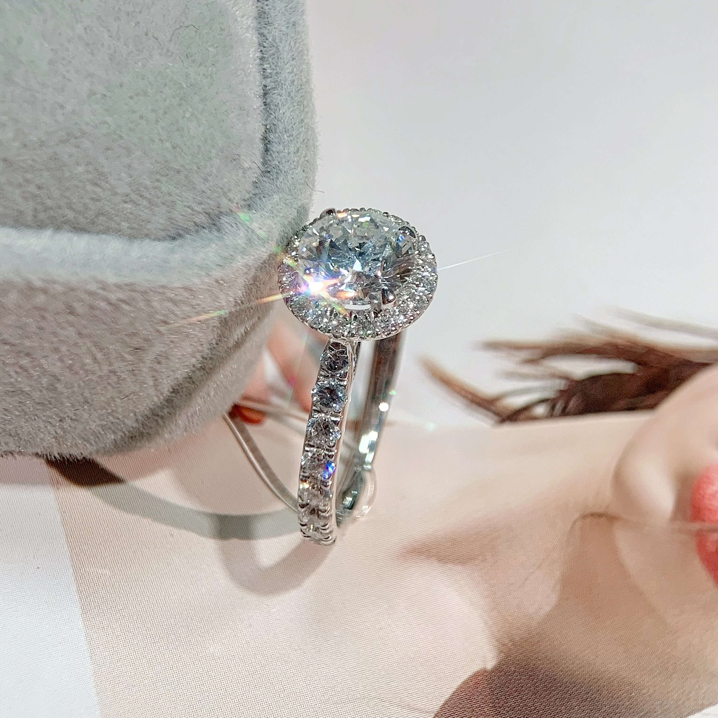 One Carat D Color Natural Diamond Ring High Mount Female Proposal Ring Luxury Style Natural Diamond Jewelry