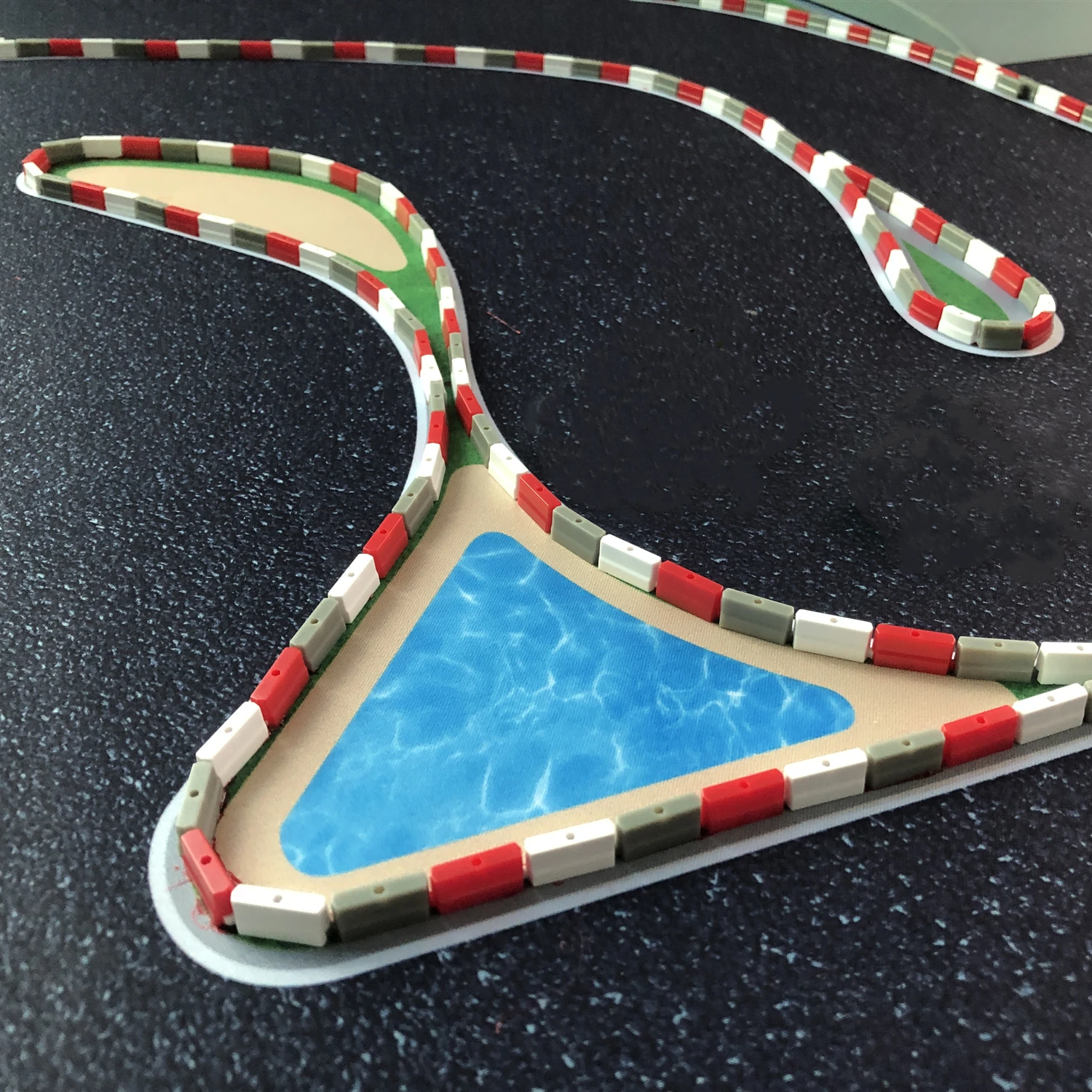 Turbo Racing 1:76 3 Colors Plastic Cement Barrier for RC Track 50pcs Packed