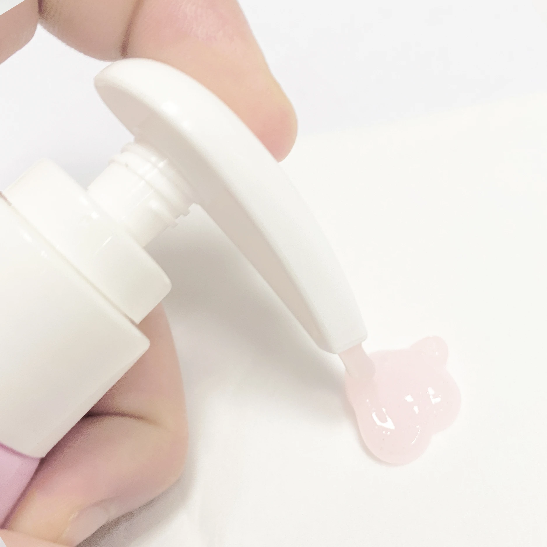 Strawberry-flavored fluoride free toothpaste fruity baby toothpaste