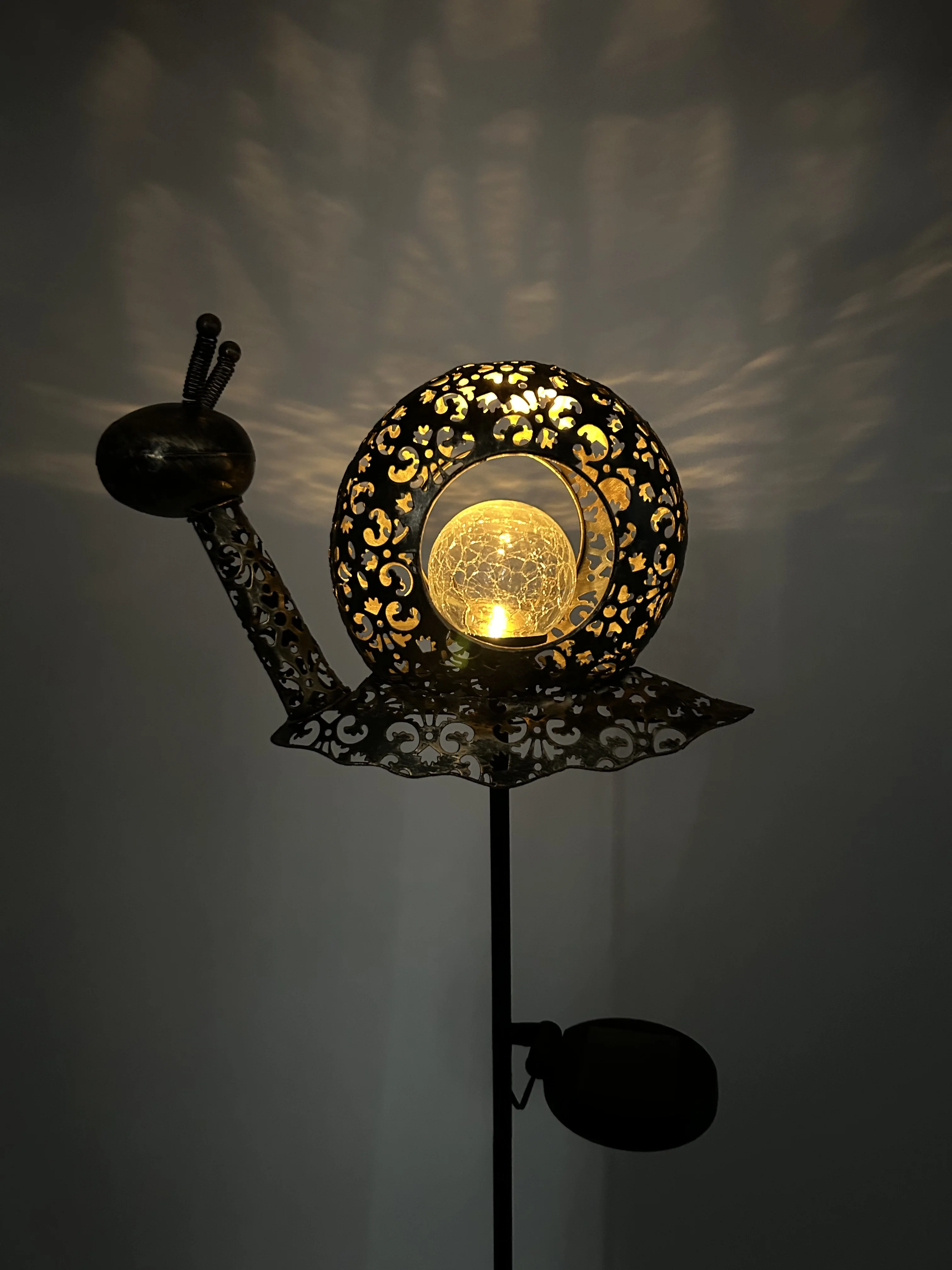 New Waterproof Metal Butterfly & Hummingbird & Owl & Snail with Crack Ball Solar Light Stake for Garden Ornaments