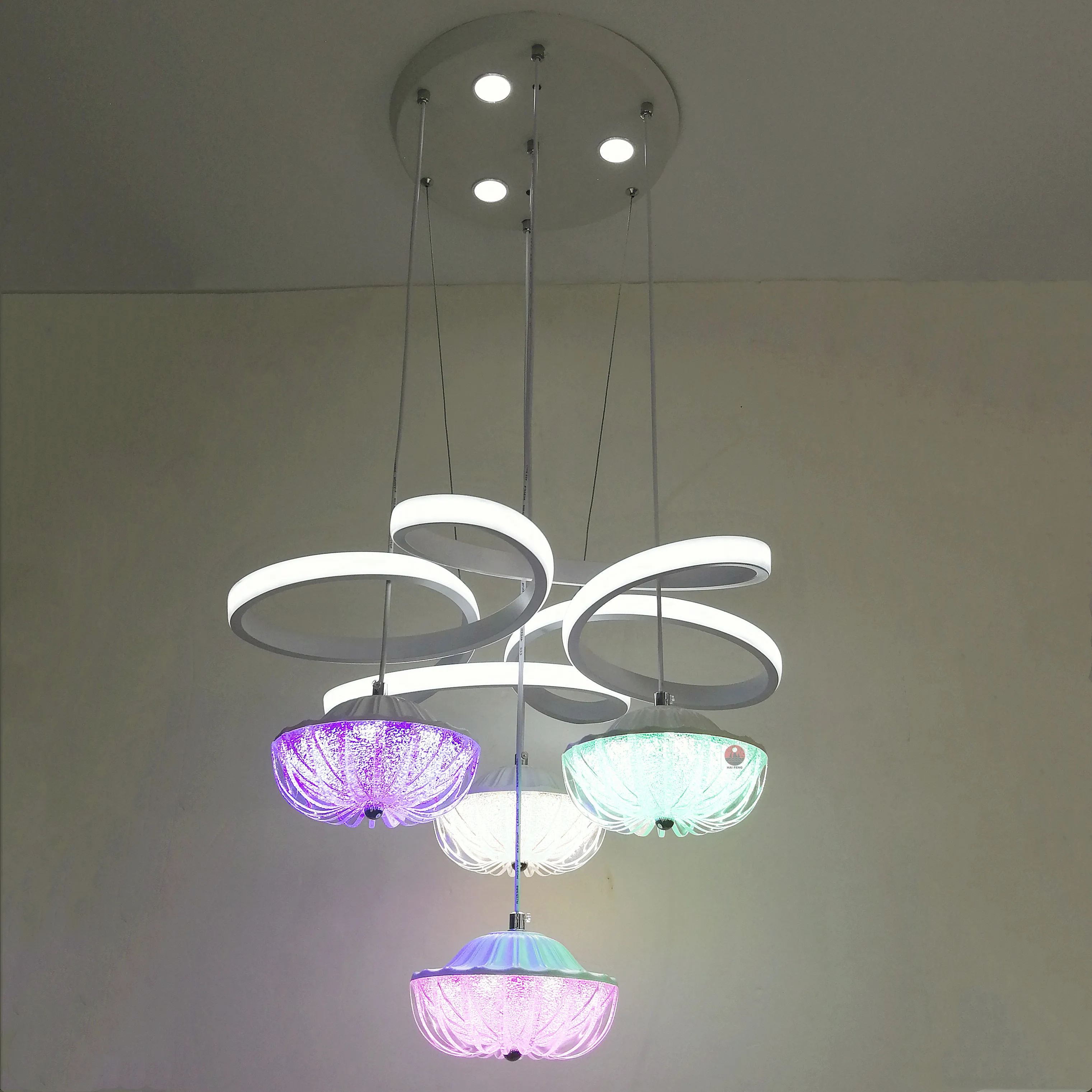 Оптовая продажа с фабрики, прямая продажа, цветная Подвесная лампа из алюминия и акрила RGB