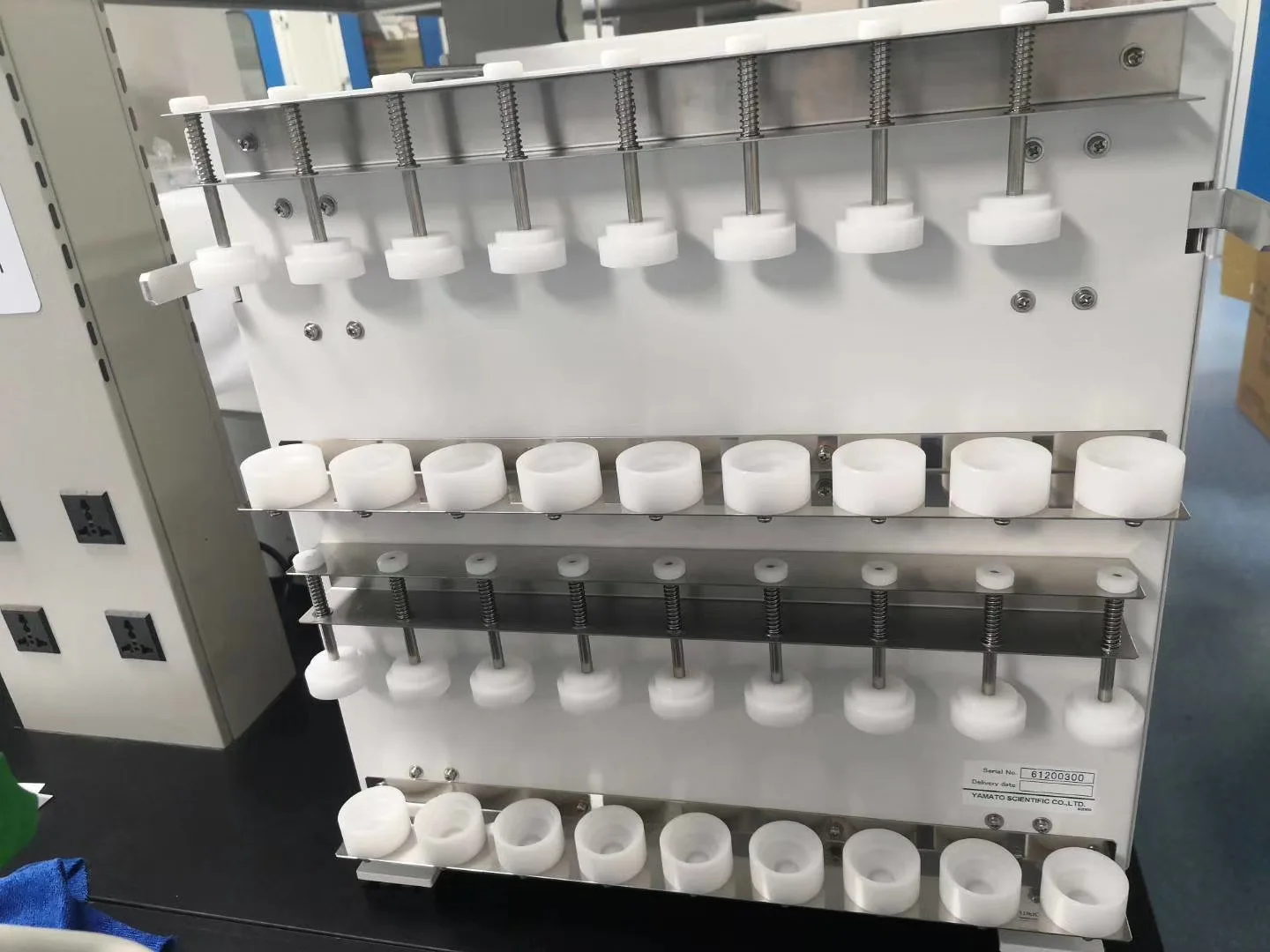 
Laboratory Double Sided Vertical Reciprocating Vibration Shaker For Separatory Funnel SA400 