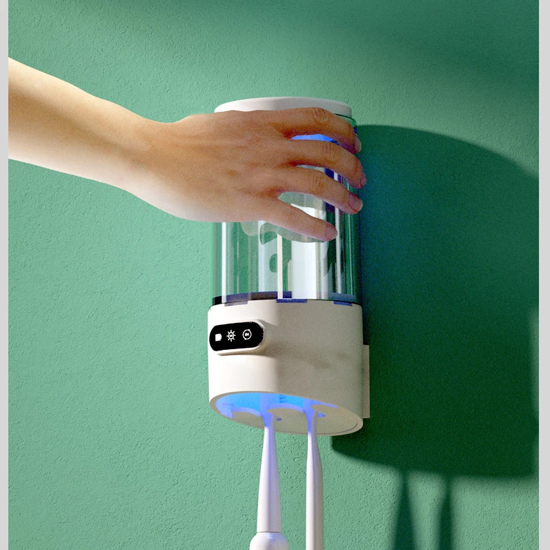 Белый держатель для зубной щетки и дезинфицирующее средство от бактерий