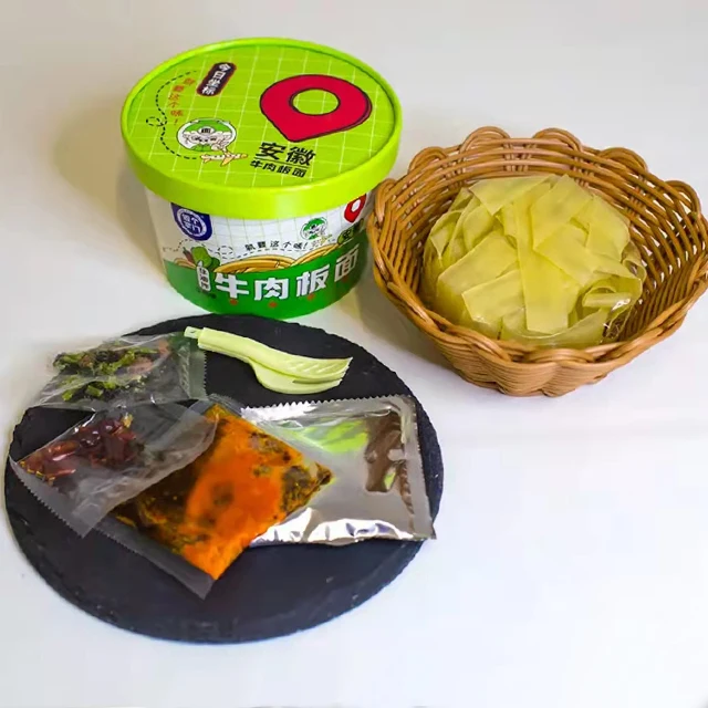 Spicy Flavor Wholesale Chinese delicious halal ramen food Spicy Instant Noodle