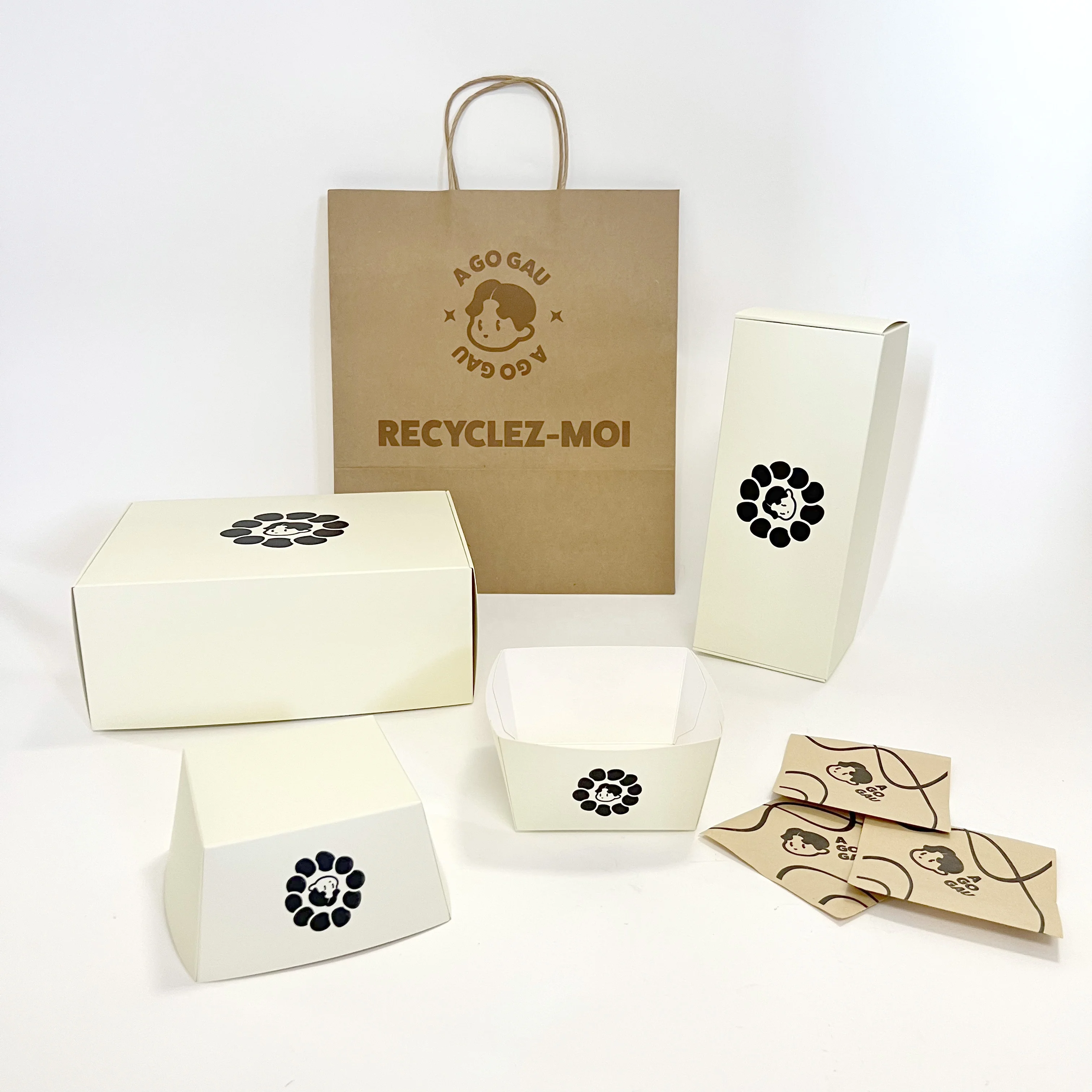 Wholesale Biodegradable Custom Logo Bread Bakery Dessert Cake Packaging Box Disposable Sweet Puffs Tiramisu Paper Box With Bags