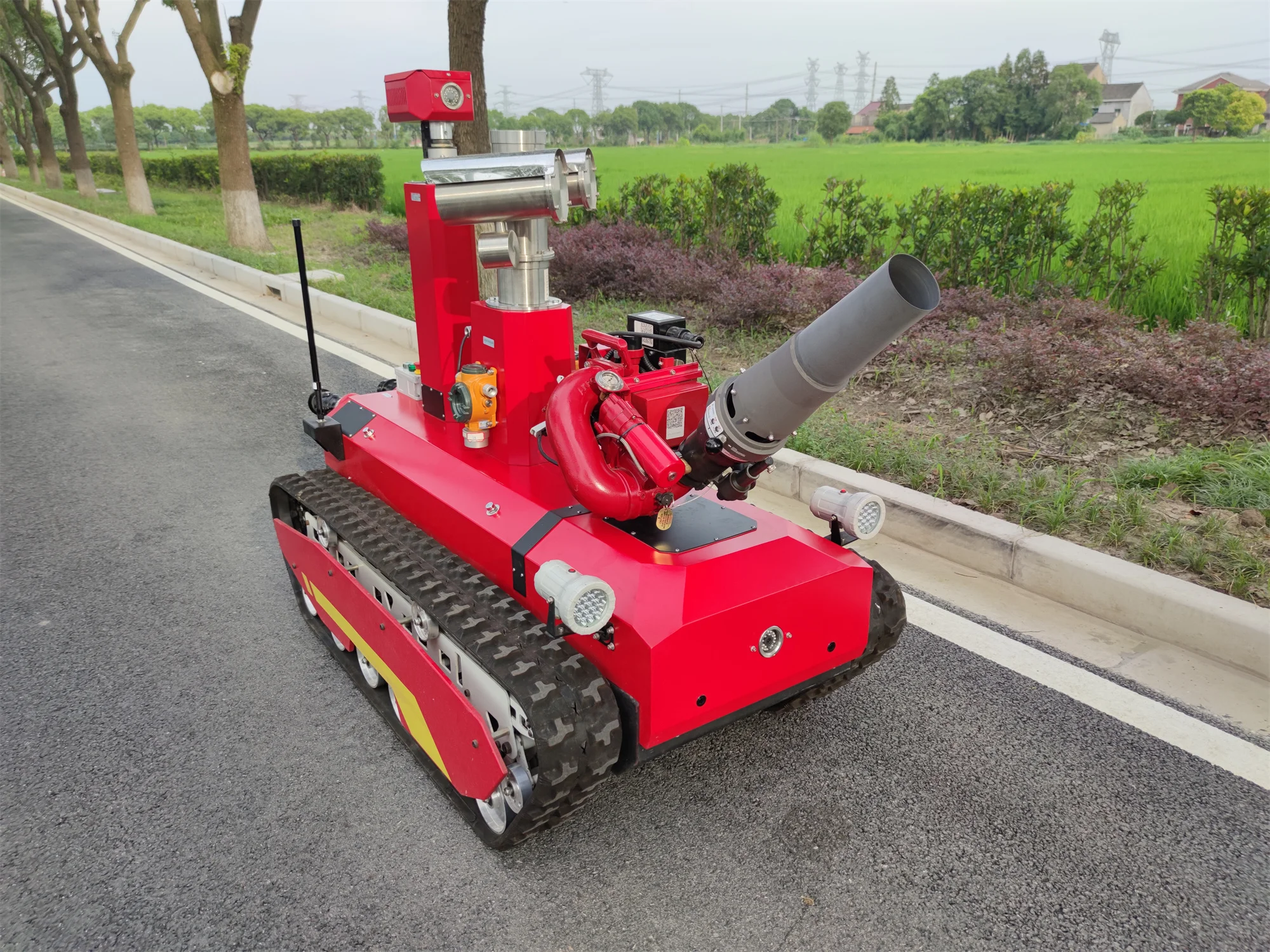China Manufacturer New Product Automatic Crawler Chassis Fire Fighting Water Robot Manufacturers