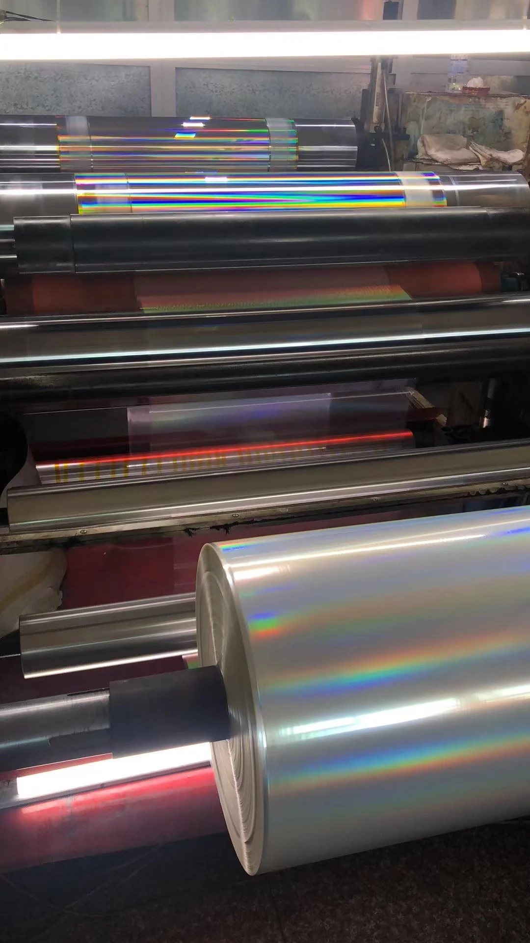 Customizable Matte Silver Foil Paper Roll PET Material Heat Transfer Film Printing Laser Foil Hot Stamping Holographic Effect