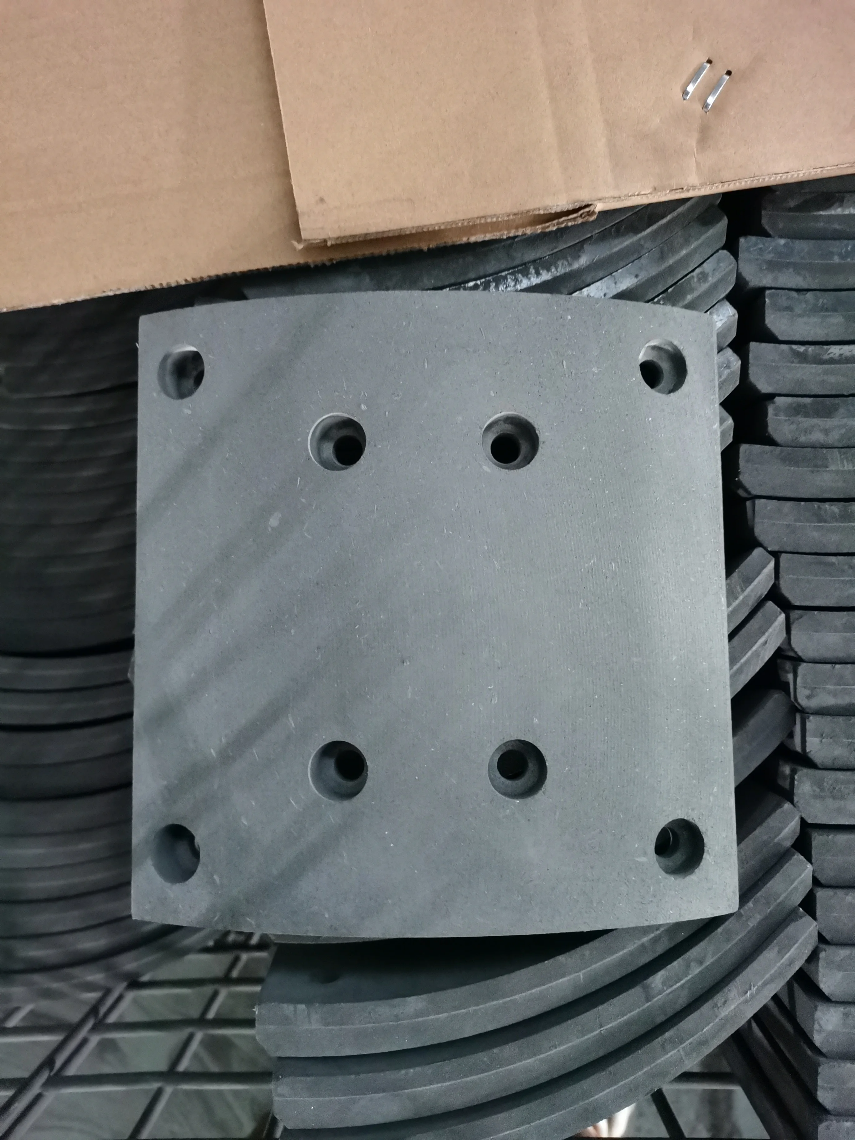 China truck brake lining manufacturer yutong bus brake spare parts brake linings