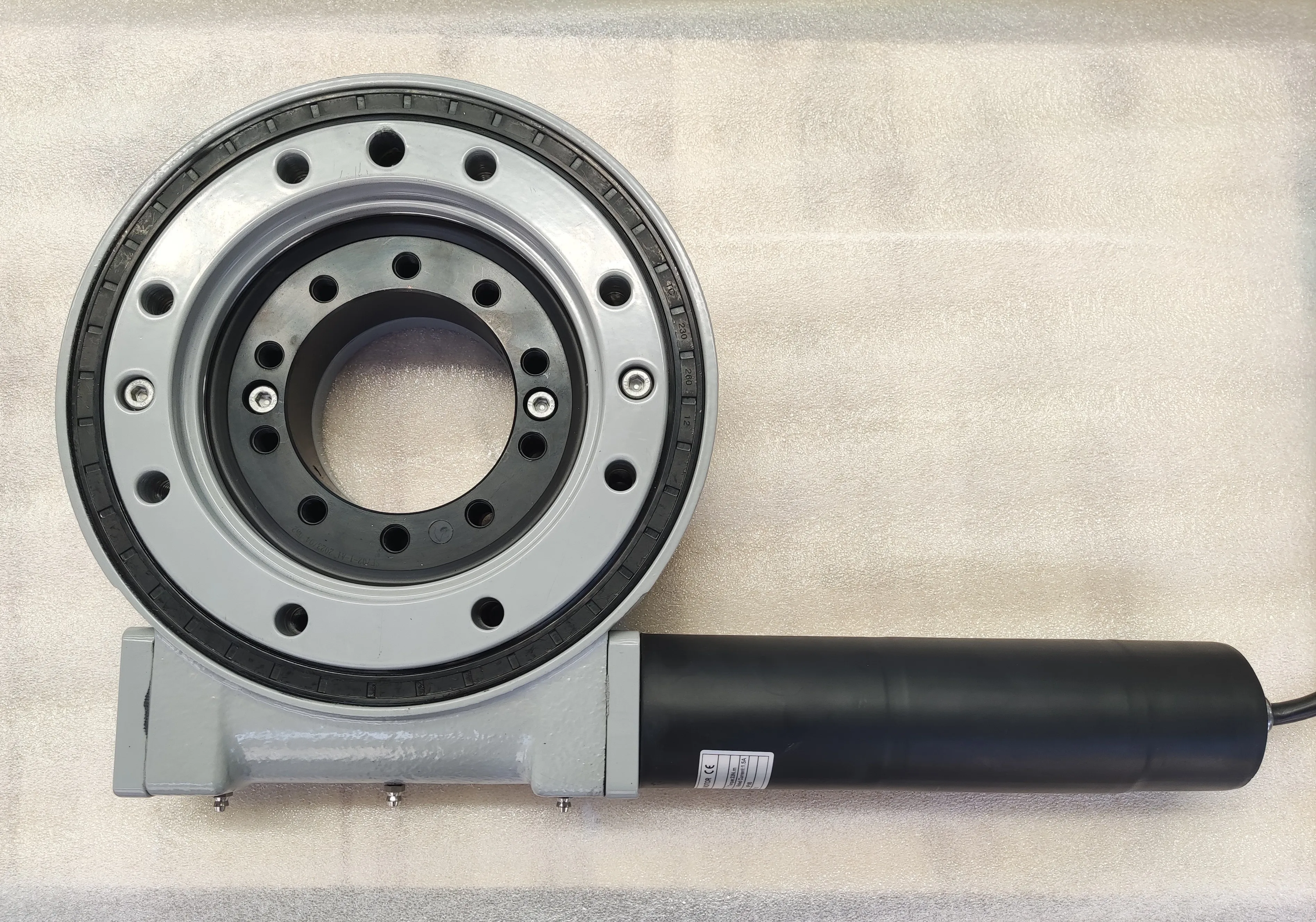 worm gear self-locked enclosed slewing drive se7 with hydraulic motor manufacturers and suppliers in China