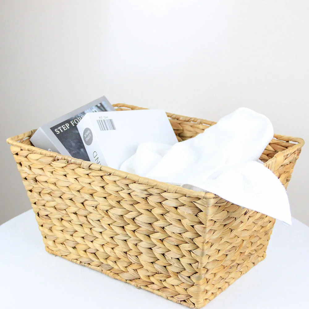 Wholesale hand woven gift basket household storage bin wicker hamper water hyacinth basket with handle