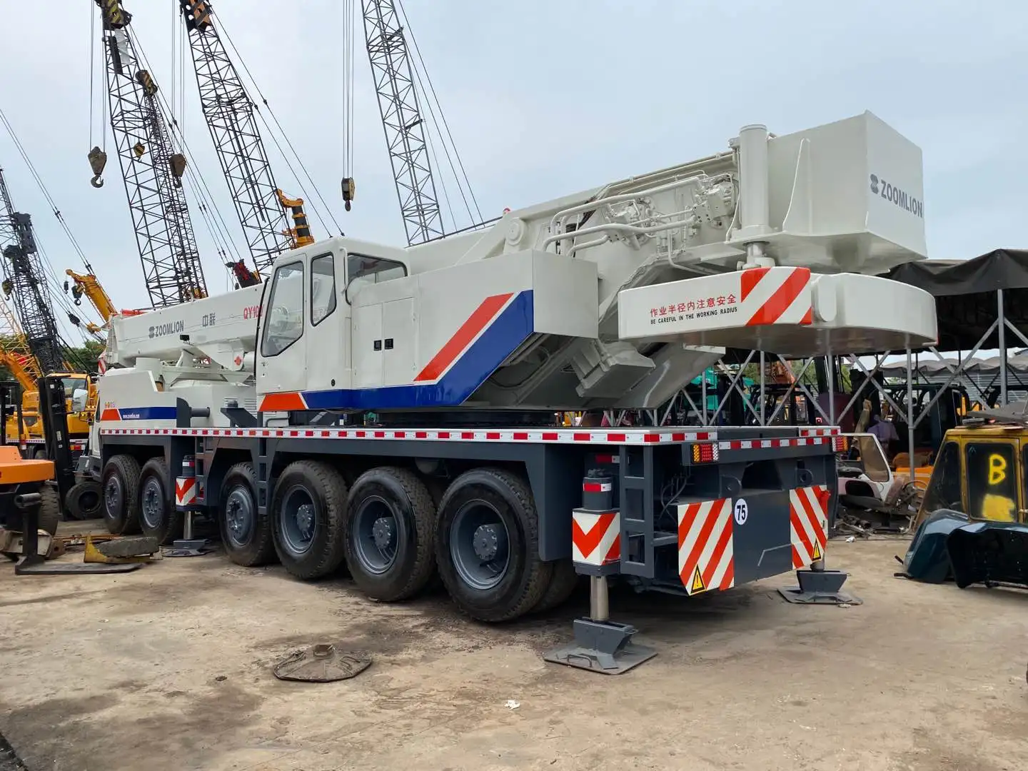 Used 100 Ton Mobile Crane Zoomlion Truck Crane 100t QY100