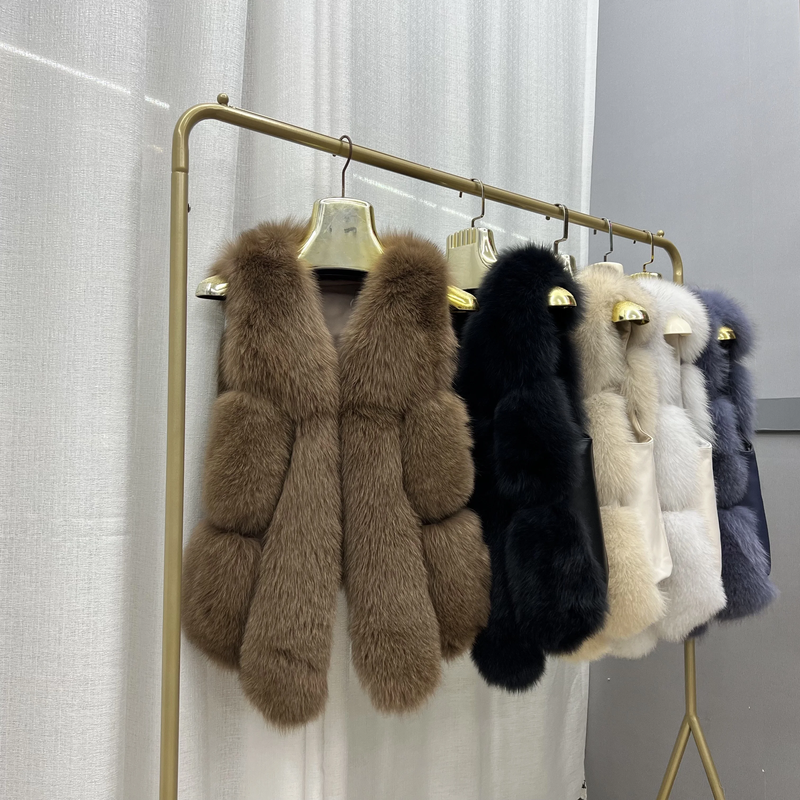 Hot Selling Warm Winter Fashion Classic Natural Real Fox Fur Vest High Quality Women Real Fur Waistcoat