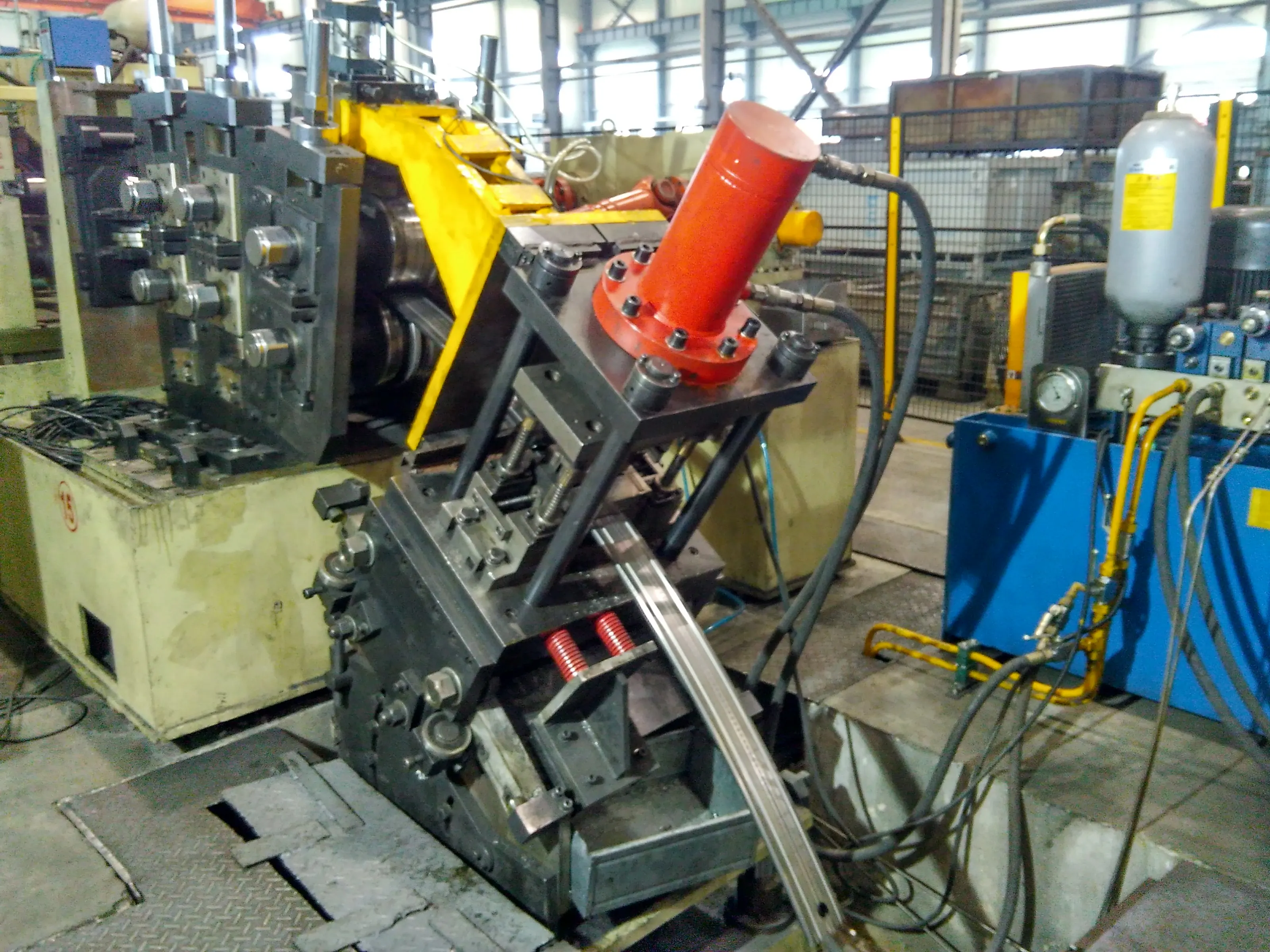 Automatic Production Line For Forming And Punching Of Front Bumper Beam Roll Forming Machine