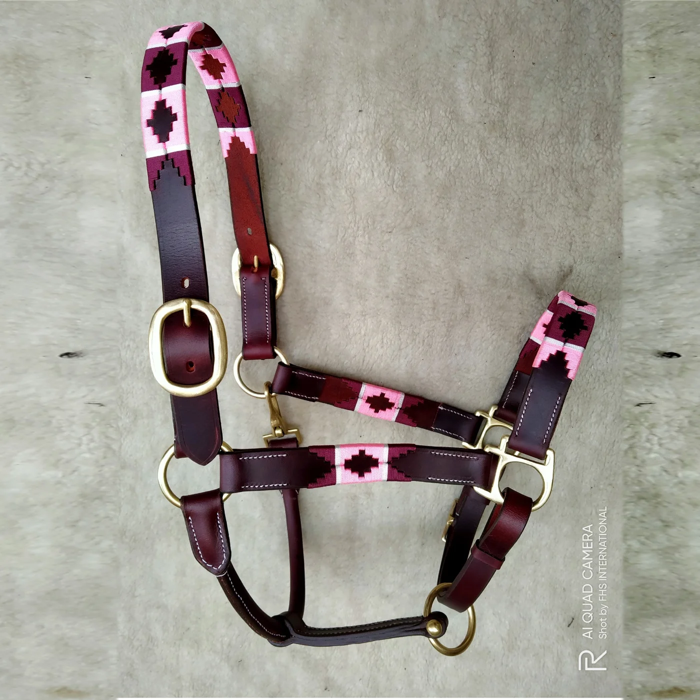 Лучшее качество-кожаная поло с лямкой на шее-уникальная комбинация-каштановый коричневый кожаный с розовыми и бордовыми нитями