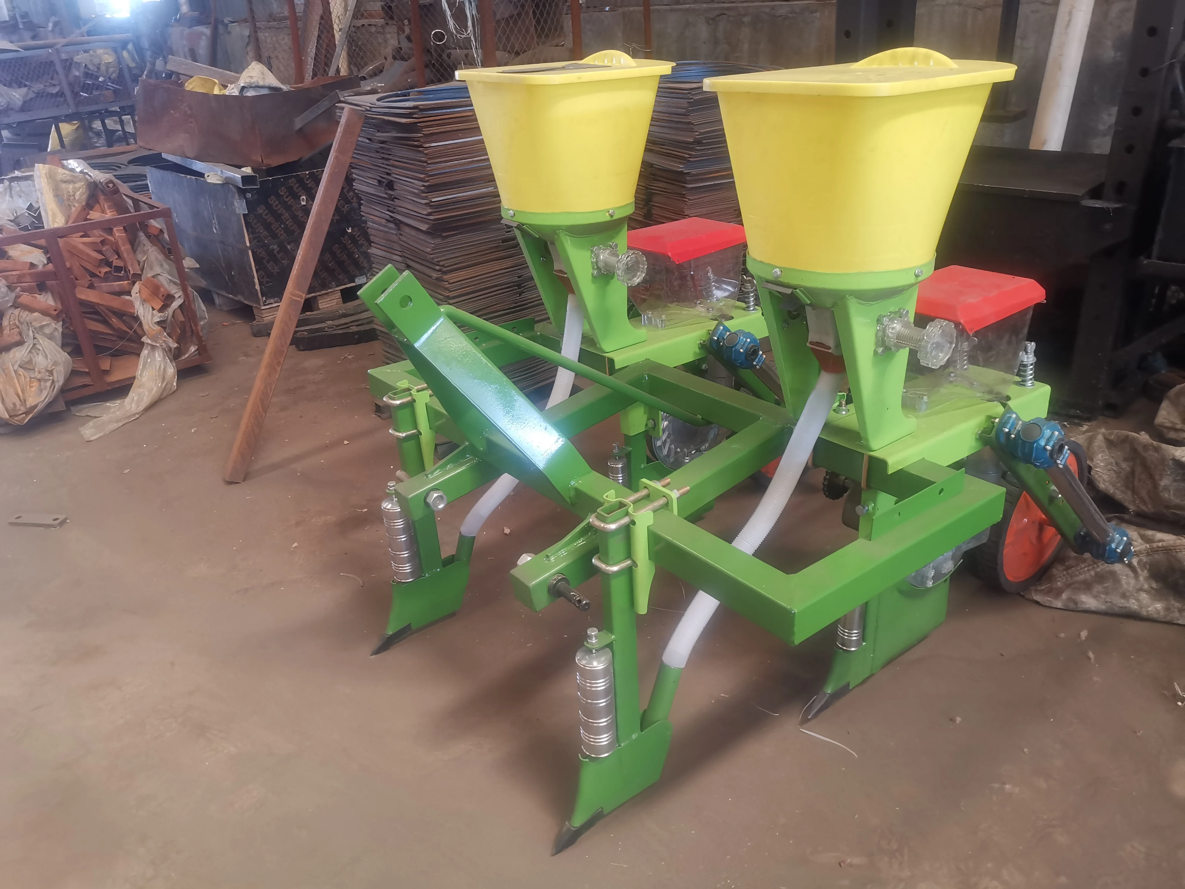 Corn maize soybean seeder, tractor mounted precision corn seeder planter with fertilizer tank