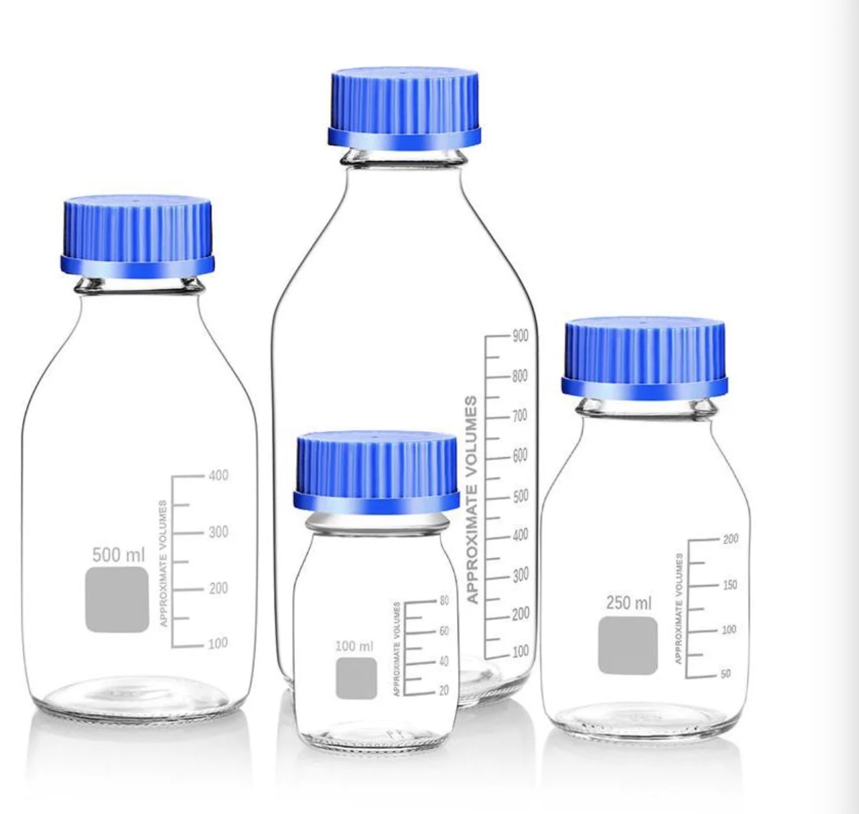 Реагентные бутылки с синей пластиковой крышкой из лабораторной