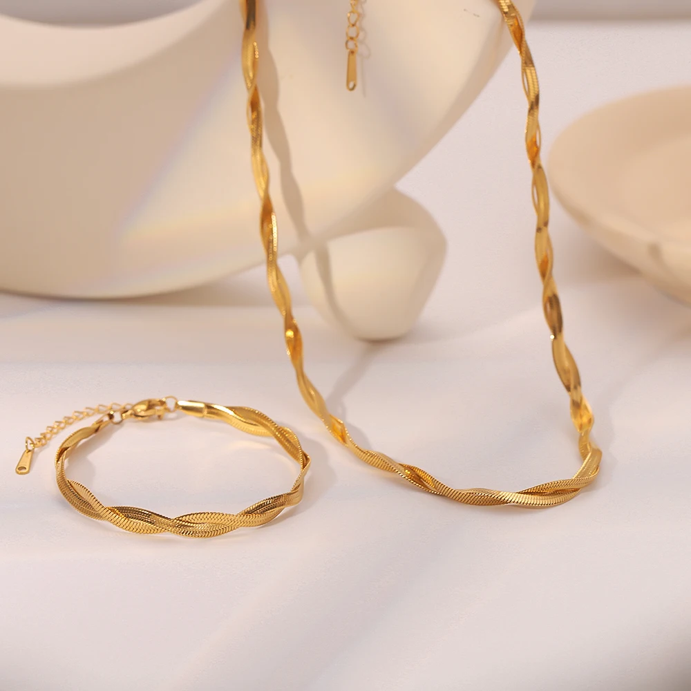 European And American Ins Fashionable 18K PVD Plated Stainless Steel Two Flat Snake Chains Interwine Women Necklaces For Daily