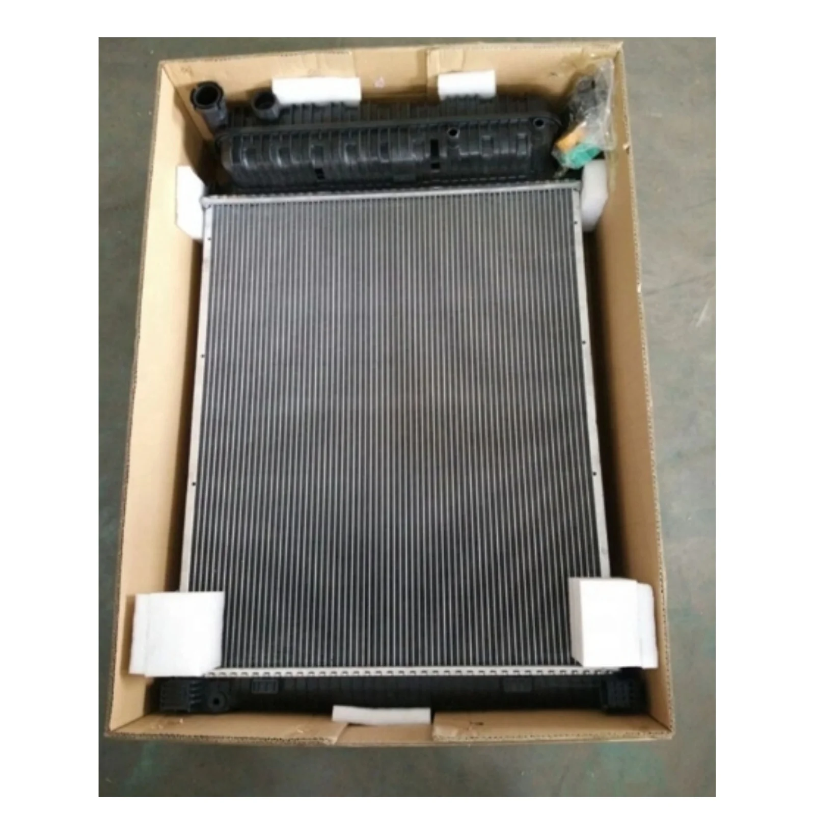 Auto Water Radiator for Mercedes-Benz Atego Truck Engine Cooling System 62648 OE 9405000403