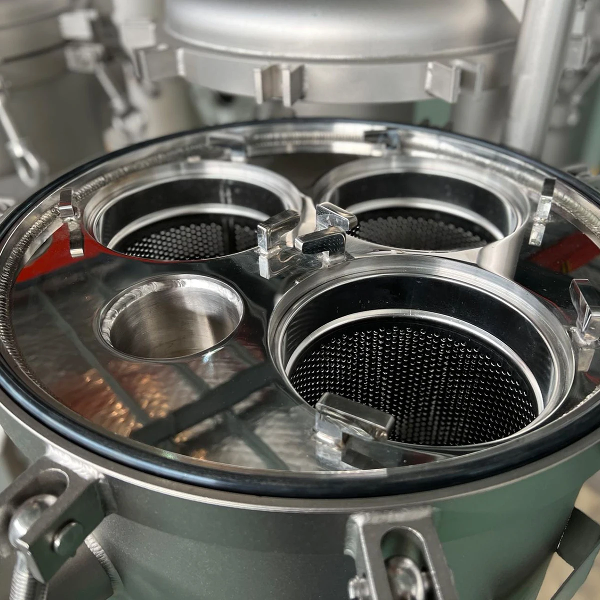 Filtration Equipment 6 12 Multi Bags Filter Housing  Water Treatment Chemicals SS 304 Filter Housing