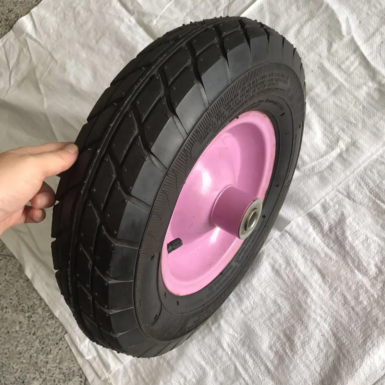 Factory direct supply 4.00-8 lug pattern Multiple patterns wheelbarrow wheel with metal rim