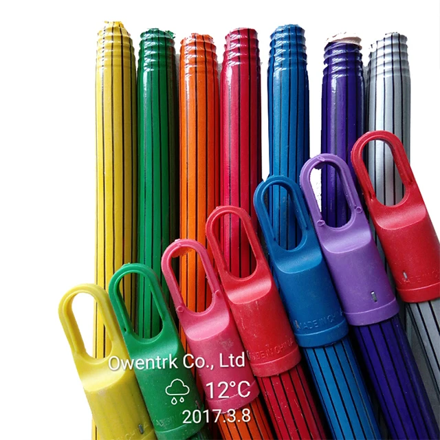 China Manufacturer Pvc Coated Broom Pole Factory Wooden Broom Handle for Garden tools with Plastic Hook